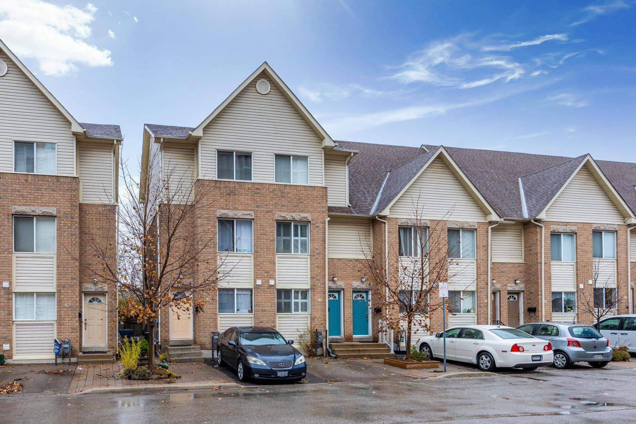 21 Replin RD #40, Toronto C04, ON M6A 2M8