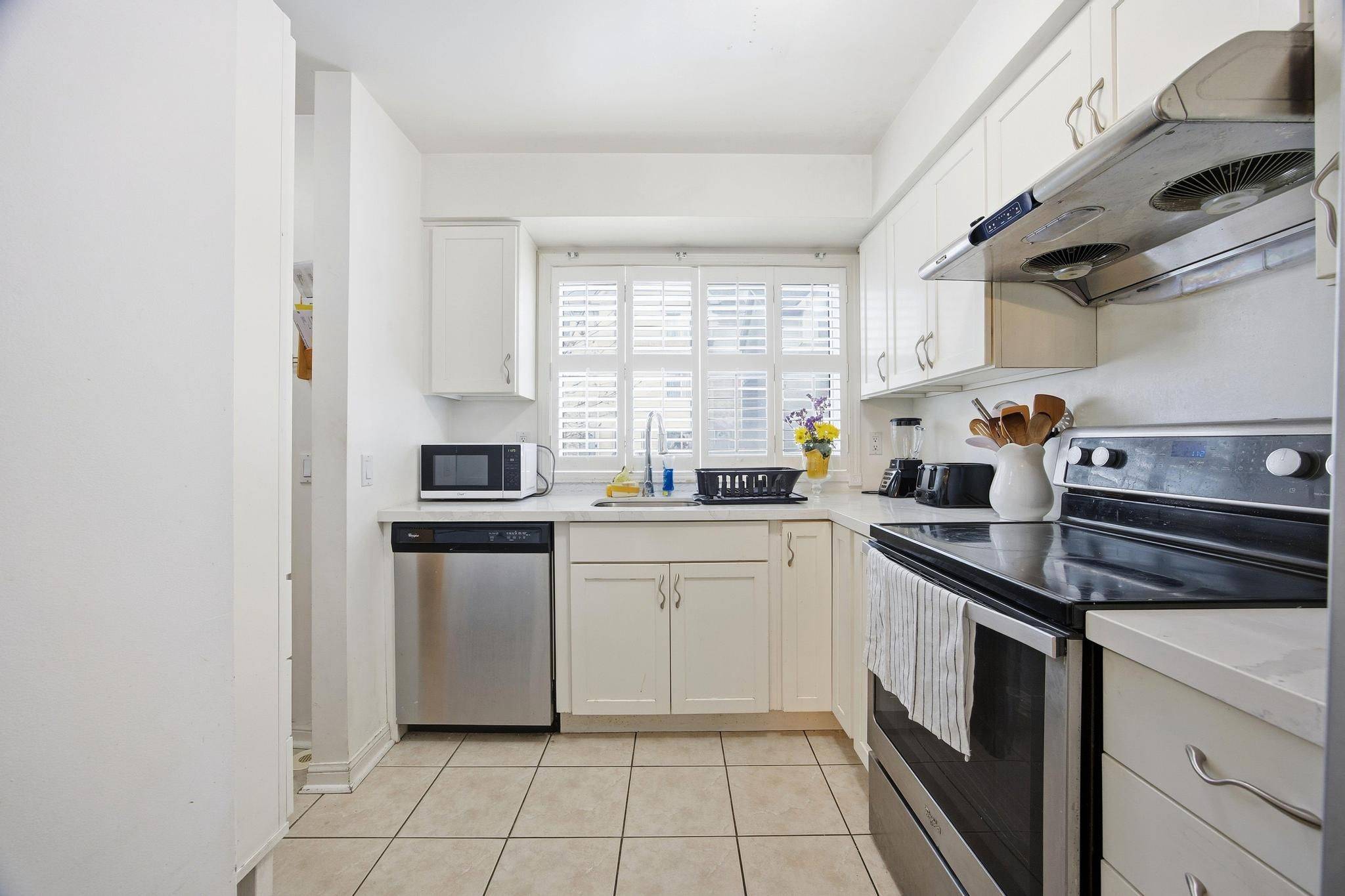 21 Replin RD #40, Toronto C04, ON M6A 2M8