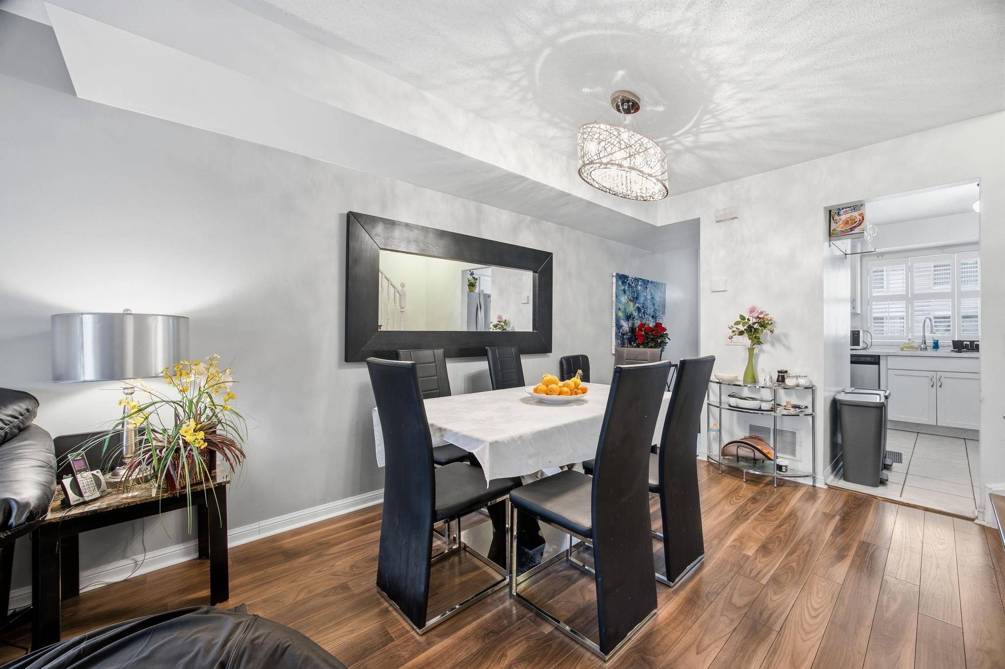 21 Replin RD #40, Toronto C04, ON M6A 2M8