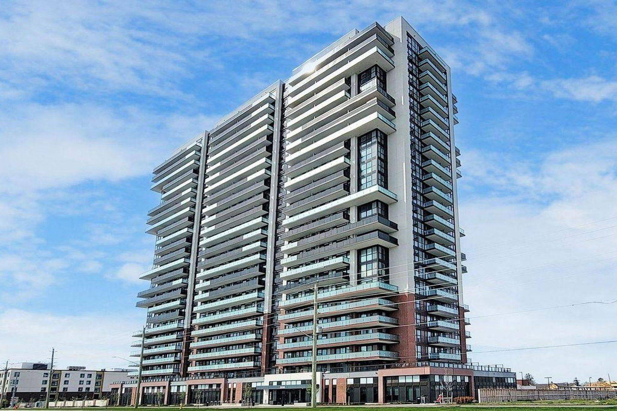 2550 Simcoe ST N #2402, Oshawa, ON L1L 0R5