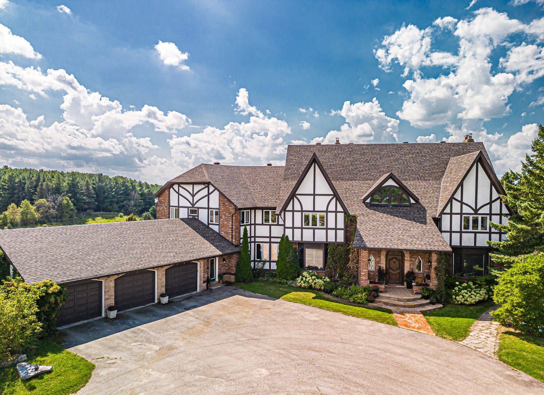 15600 Eleventh Concession RD, King, ON L0G 1T0