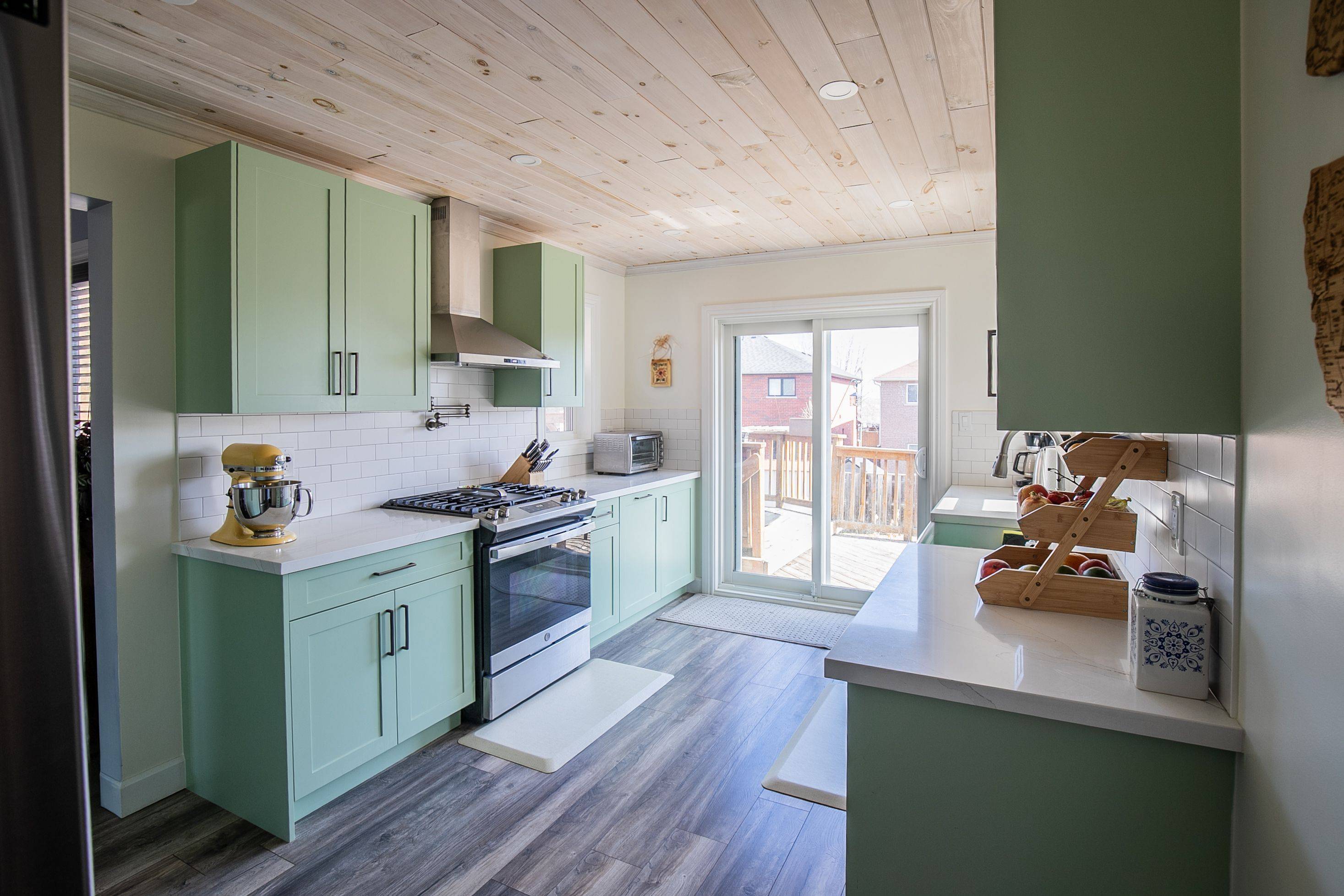 213 Melbourne DR, Bradford West Gwillimbury, ON L3Z 2Y8