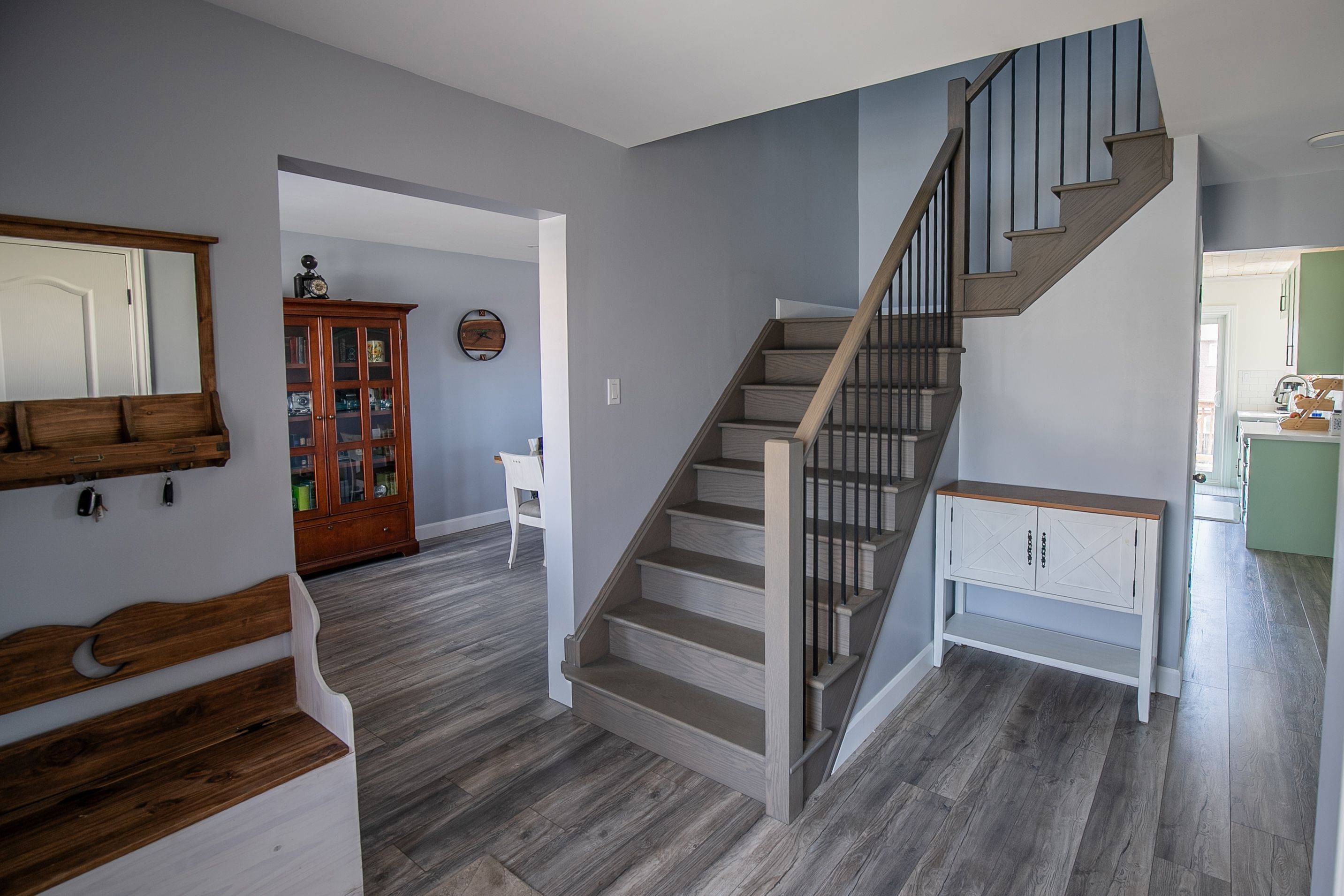 213 Melbourne DR, Bradford West Gwillimbury, ON L3Z 2Y8