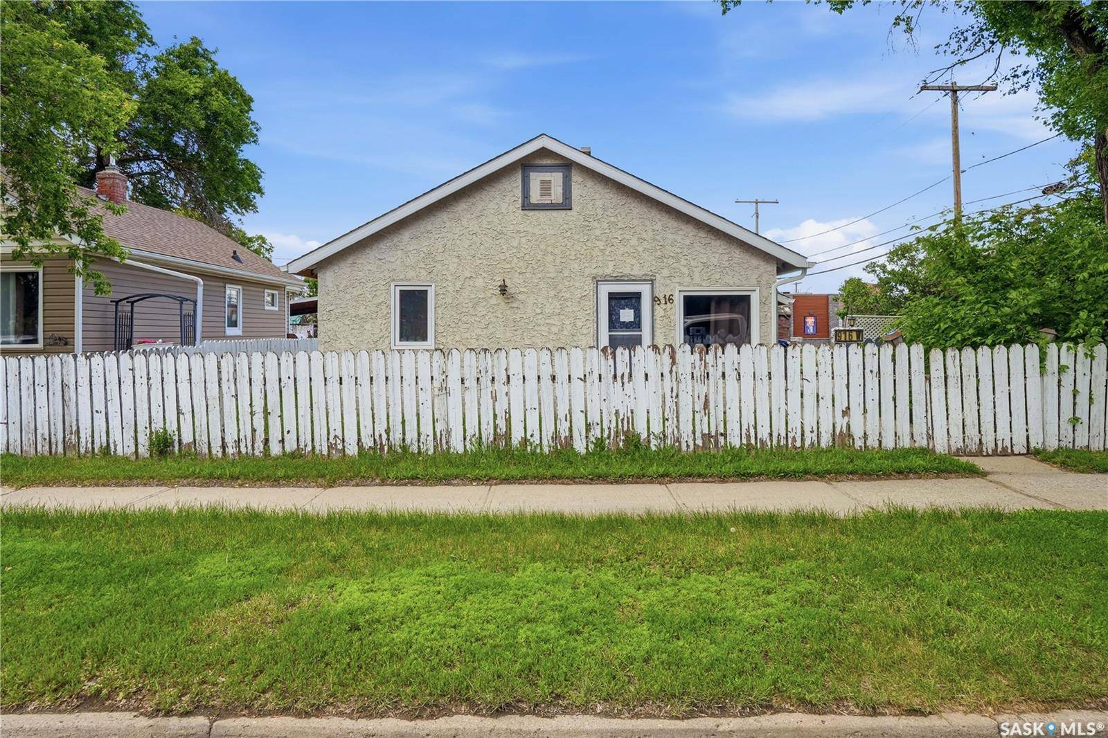 916 Iroquois STREET W, Moose Jaw, SK S6H 5B6