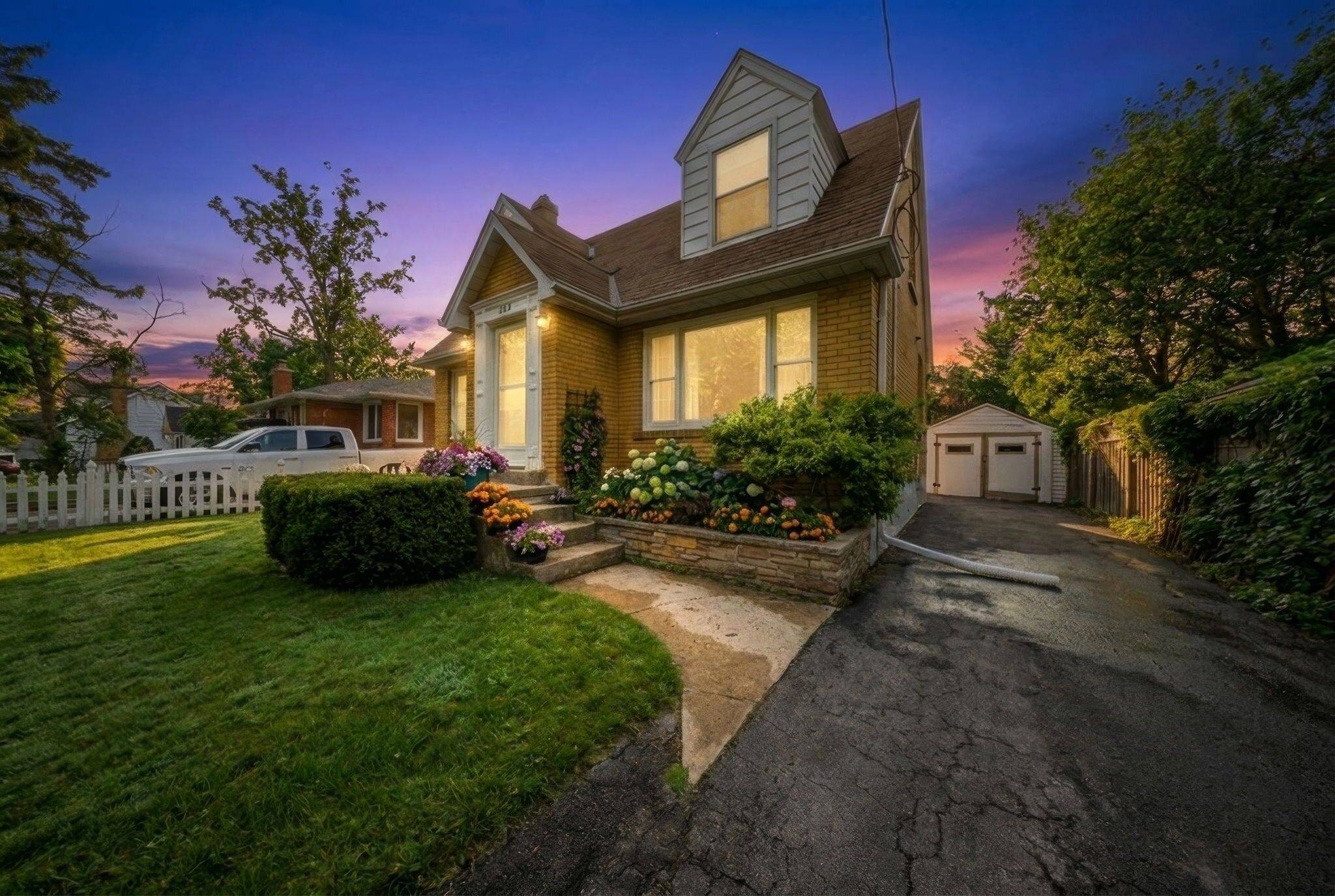 243 Sydney ST, Milton, ON L9T 1E2