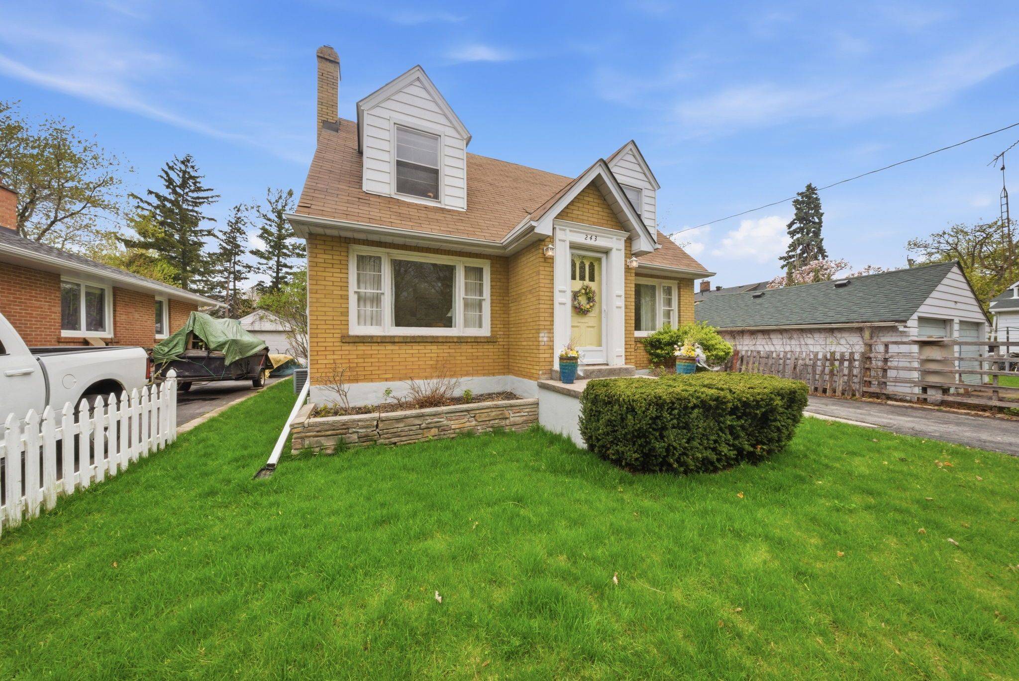 243 Sydney ST, Milton, ON L9T 1E2
