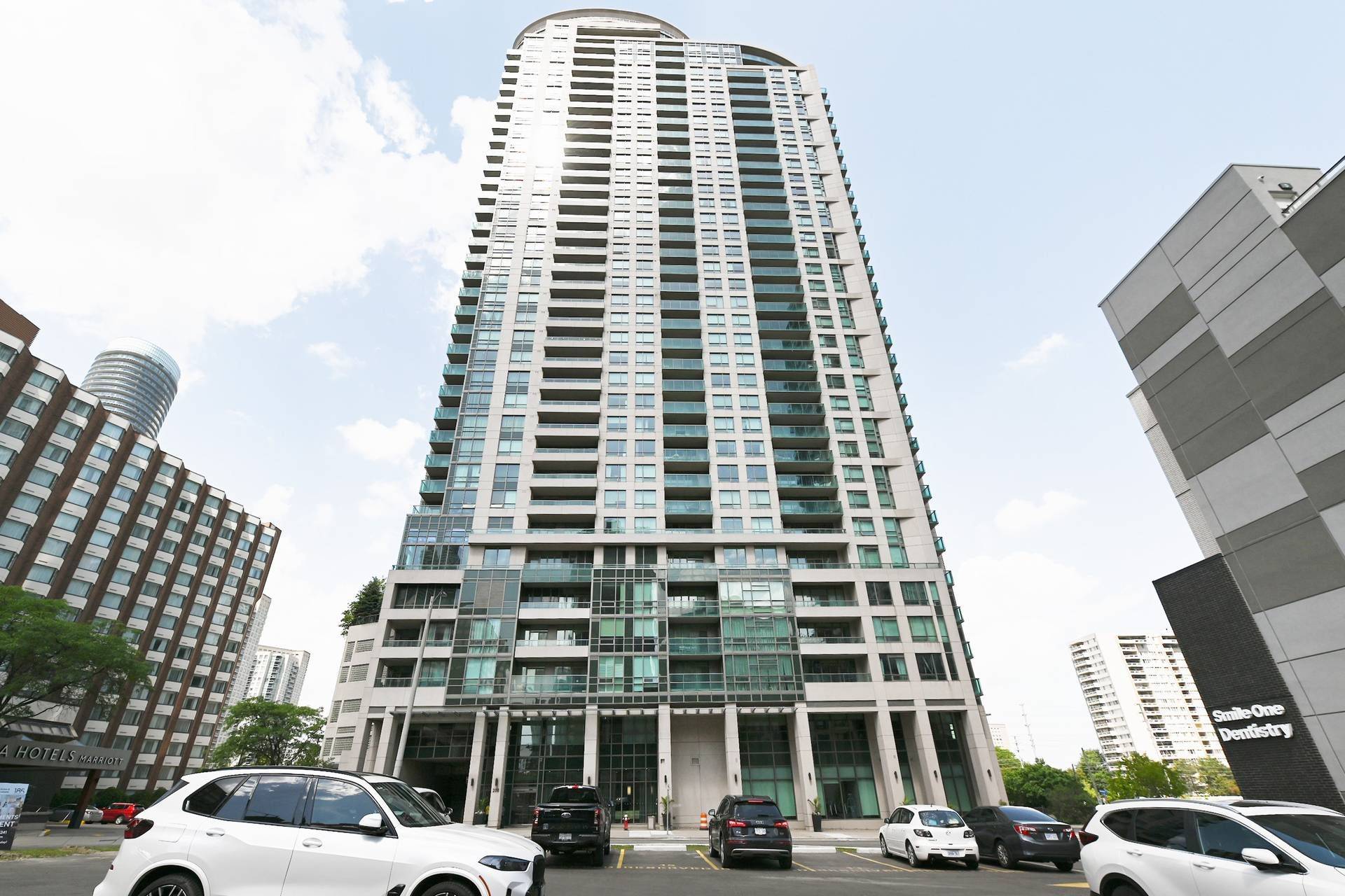 208 Enfield PL #2005, Mississauga, ON L5B 0G8