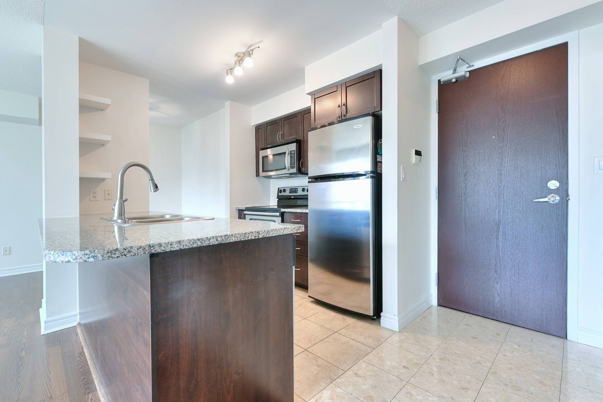 208 Enfield PL #2005, Mississauga, ON L5B 0G8