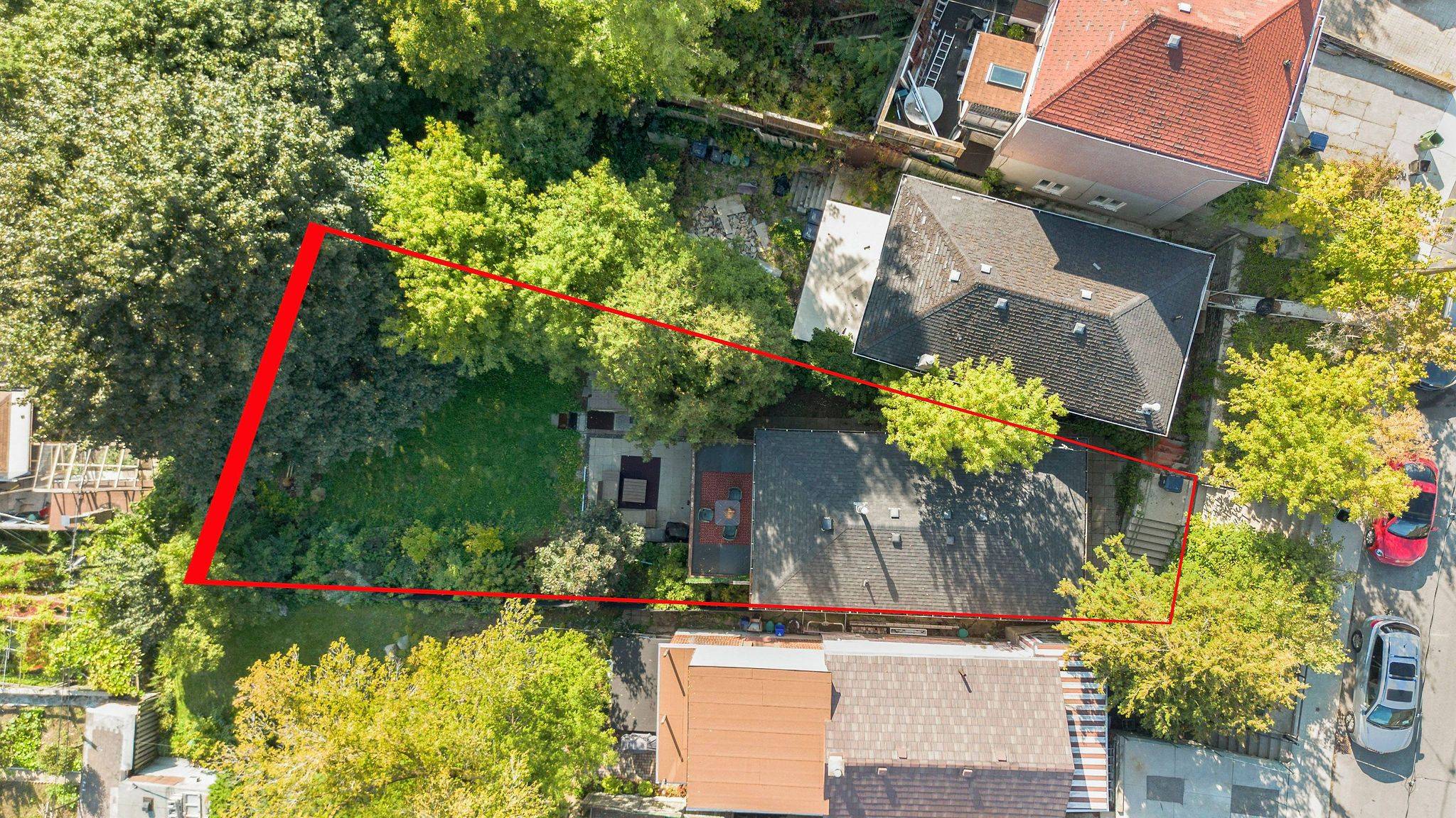 5A Dynevor RD, Toronto W03, ON M6E 3W7