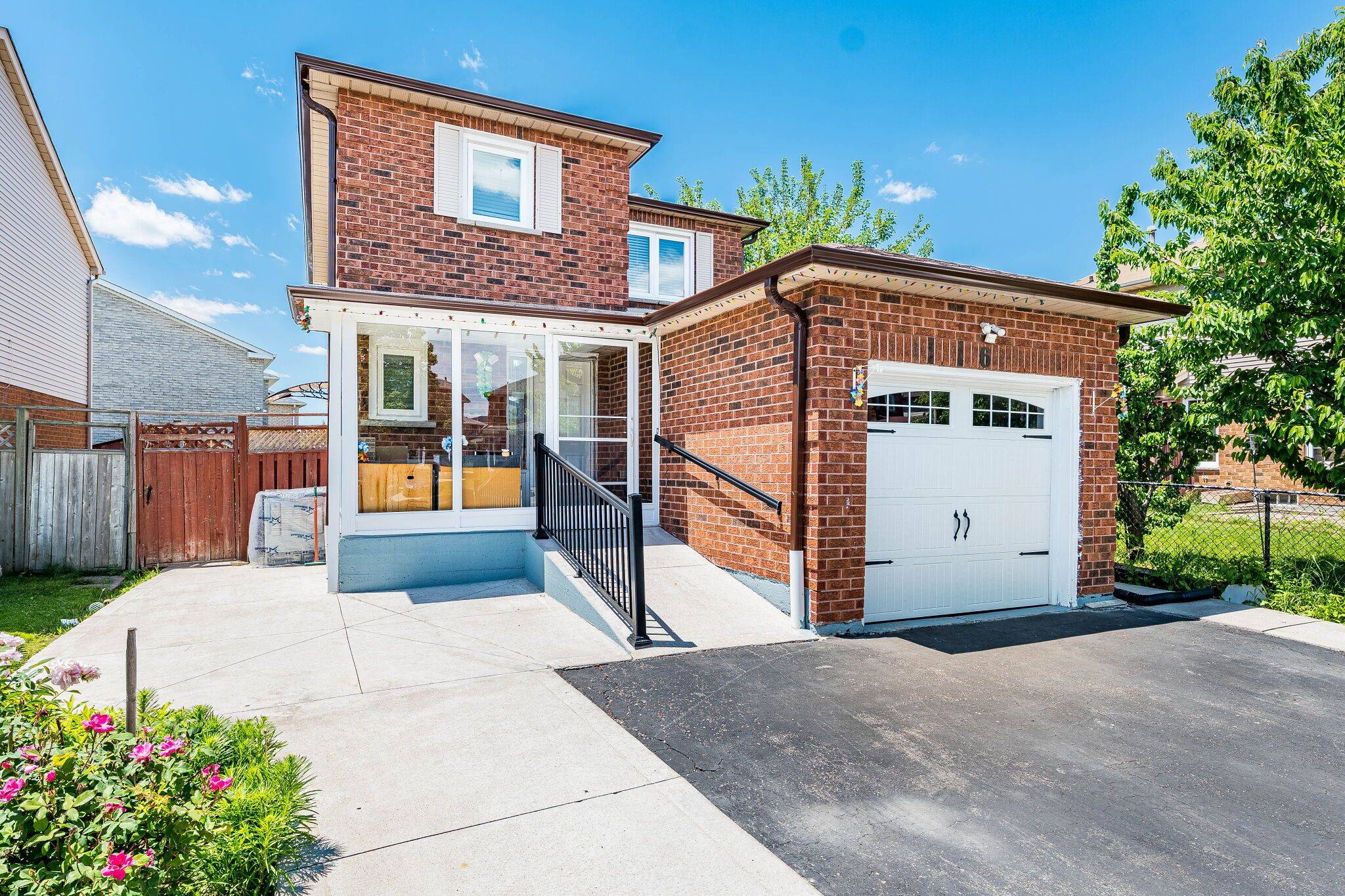 6 Stalbridge AVE, Brampton, ON L6Y 4H1