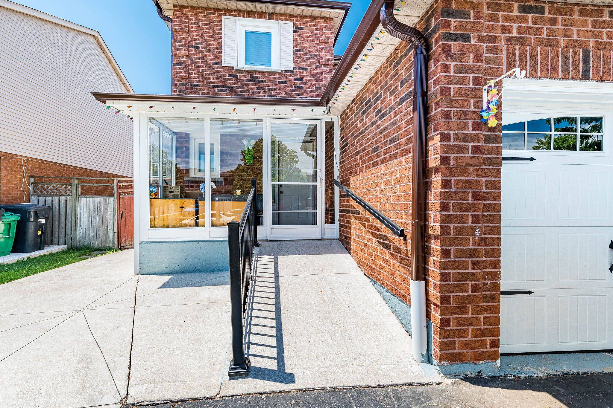6 Stalbridge AVE, Brampton, ON L6Y 4H1