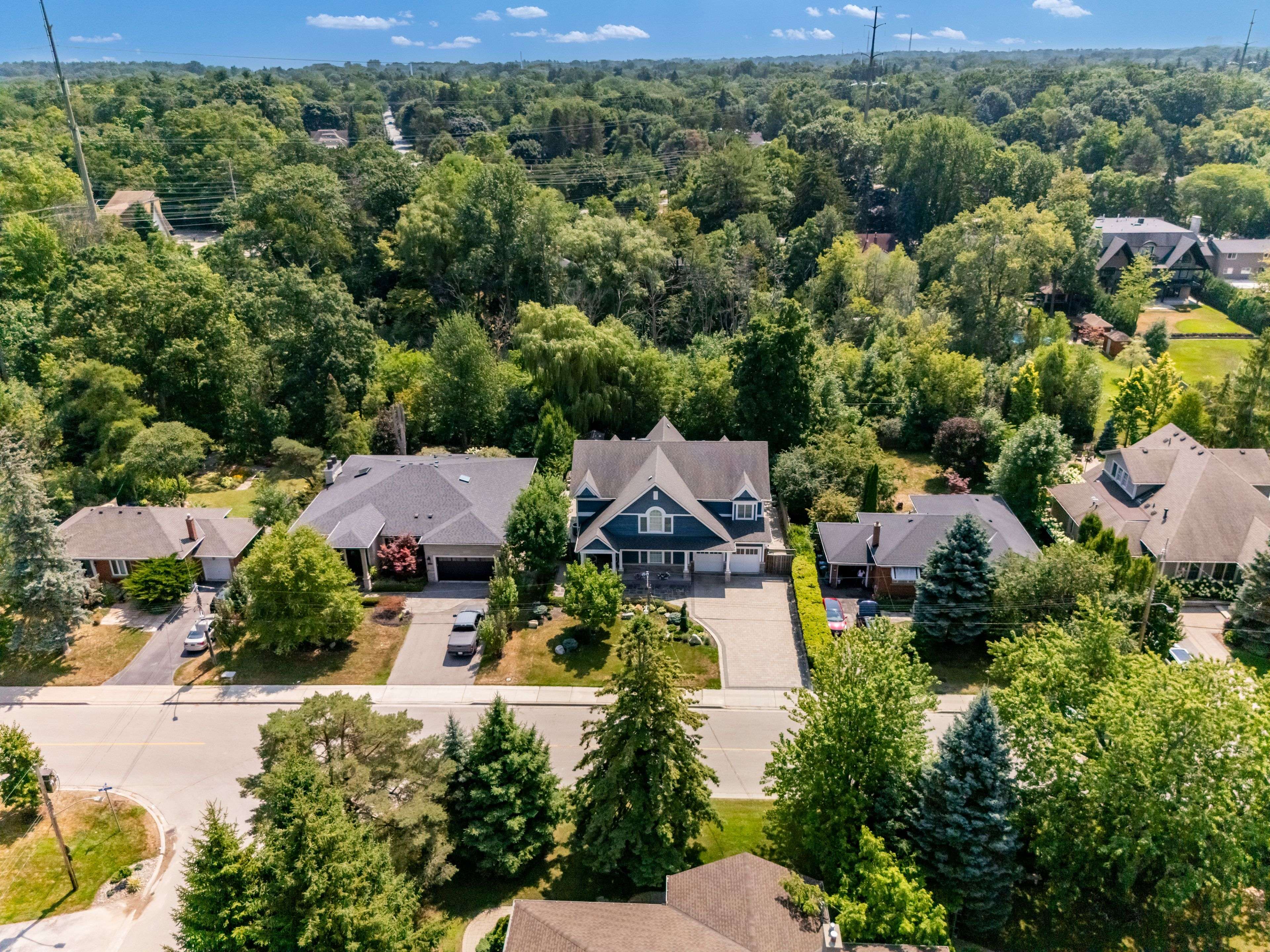 1182 Streambank DR, Mississauga, ON L5H 1W8