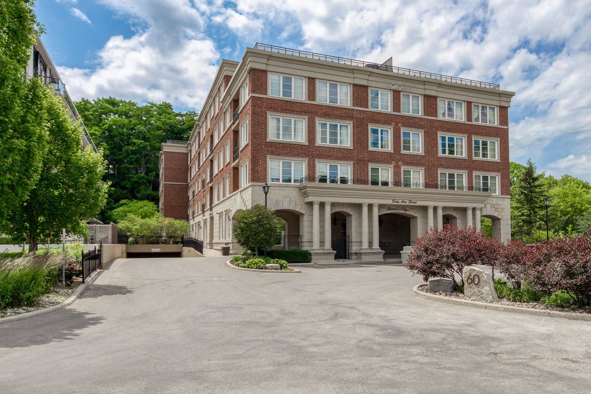 60 Ann ST #213, Caledon, ON L7E 4G5