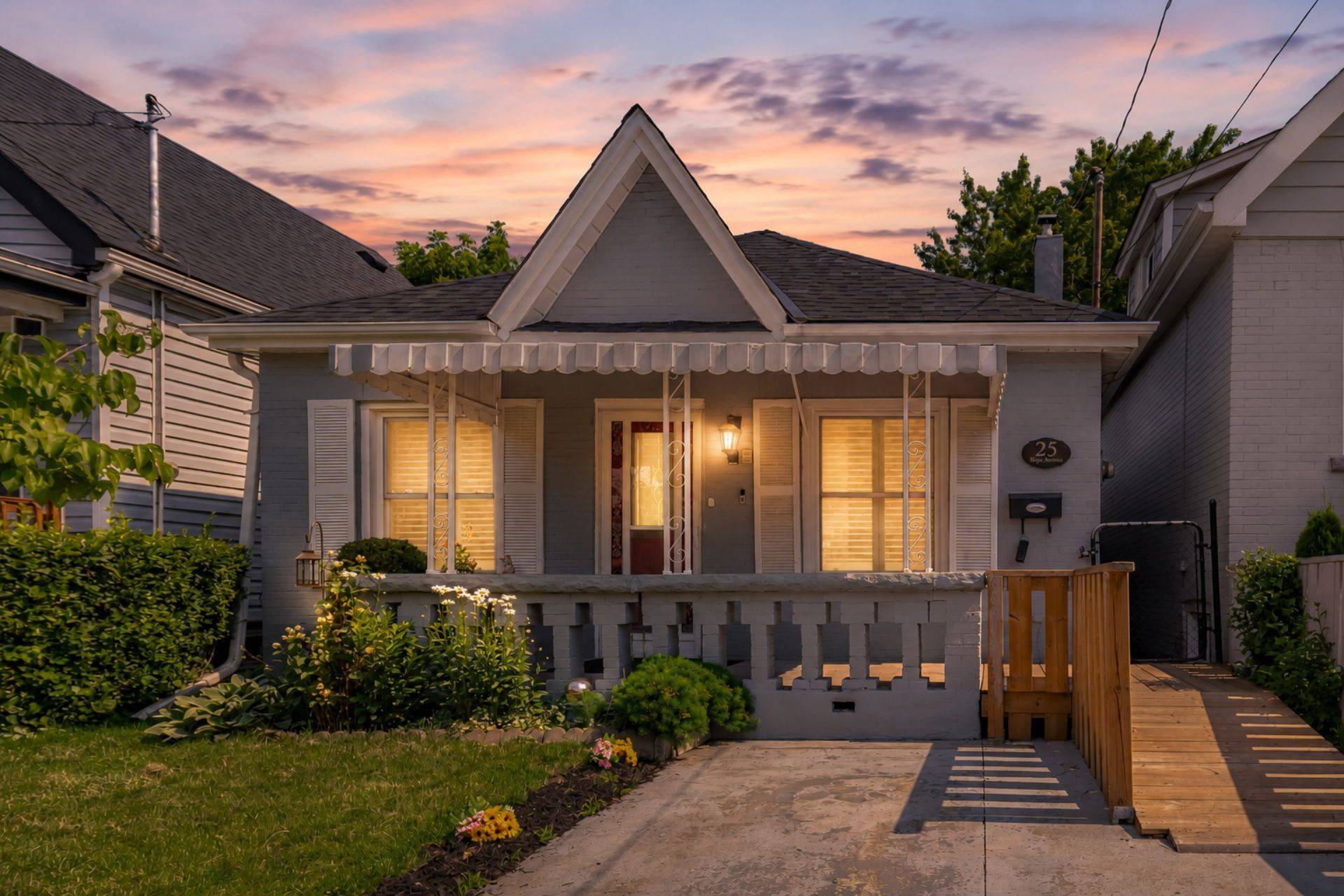 25 Hope AVE, Hamilton, ON L8H 2E1