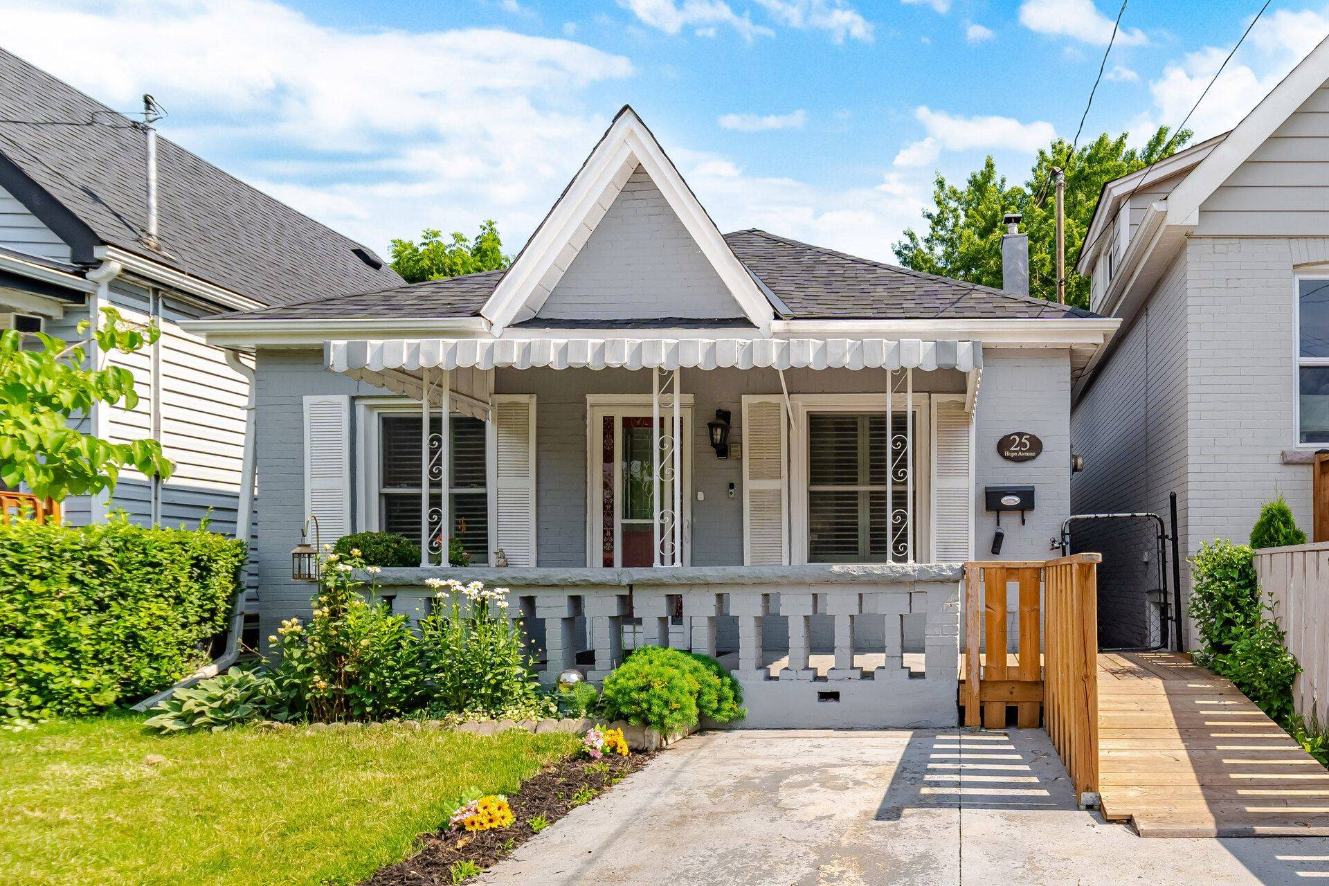 25 Hope AVE, Hamilton, ON L8H 2E1