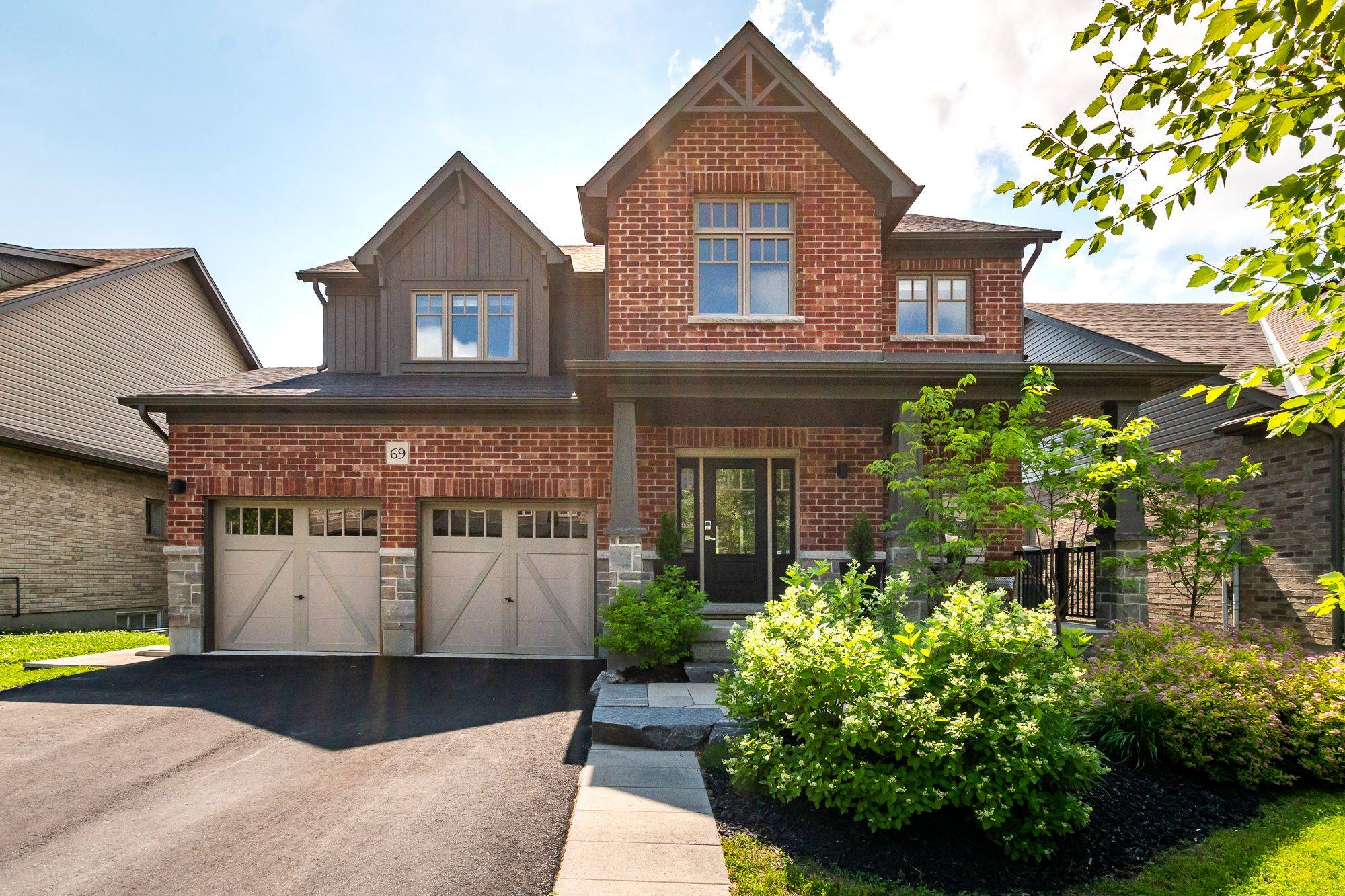 69 Selkirk DR, Huntsville, ON P1H 2N8