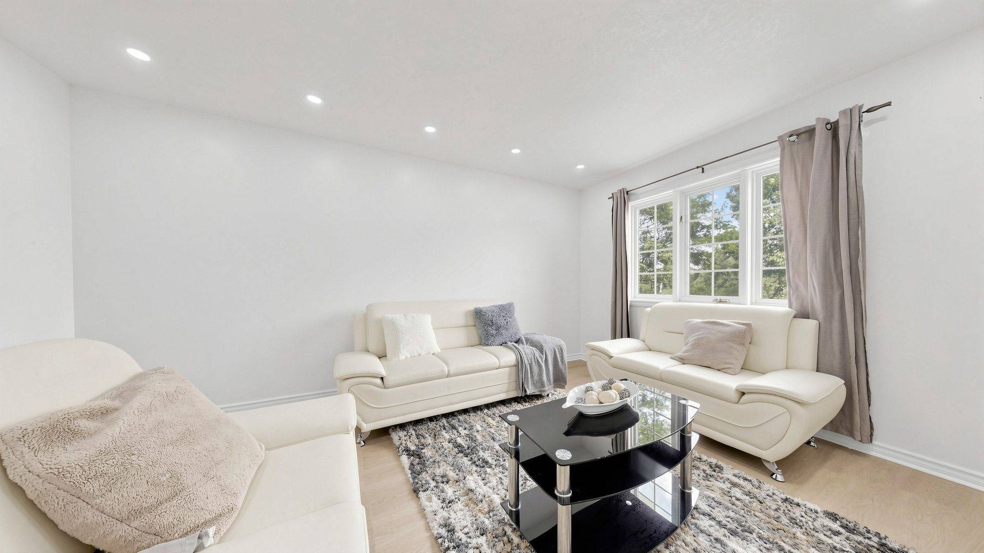 700 Champlain BLVD #2, Cambridge, ON N1R 8K1