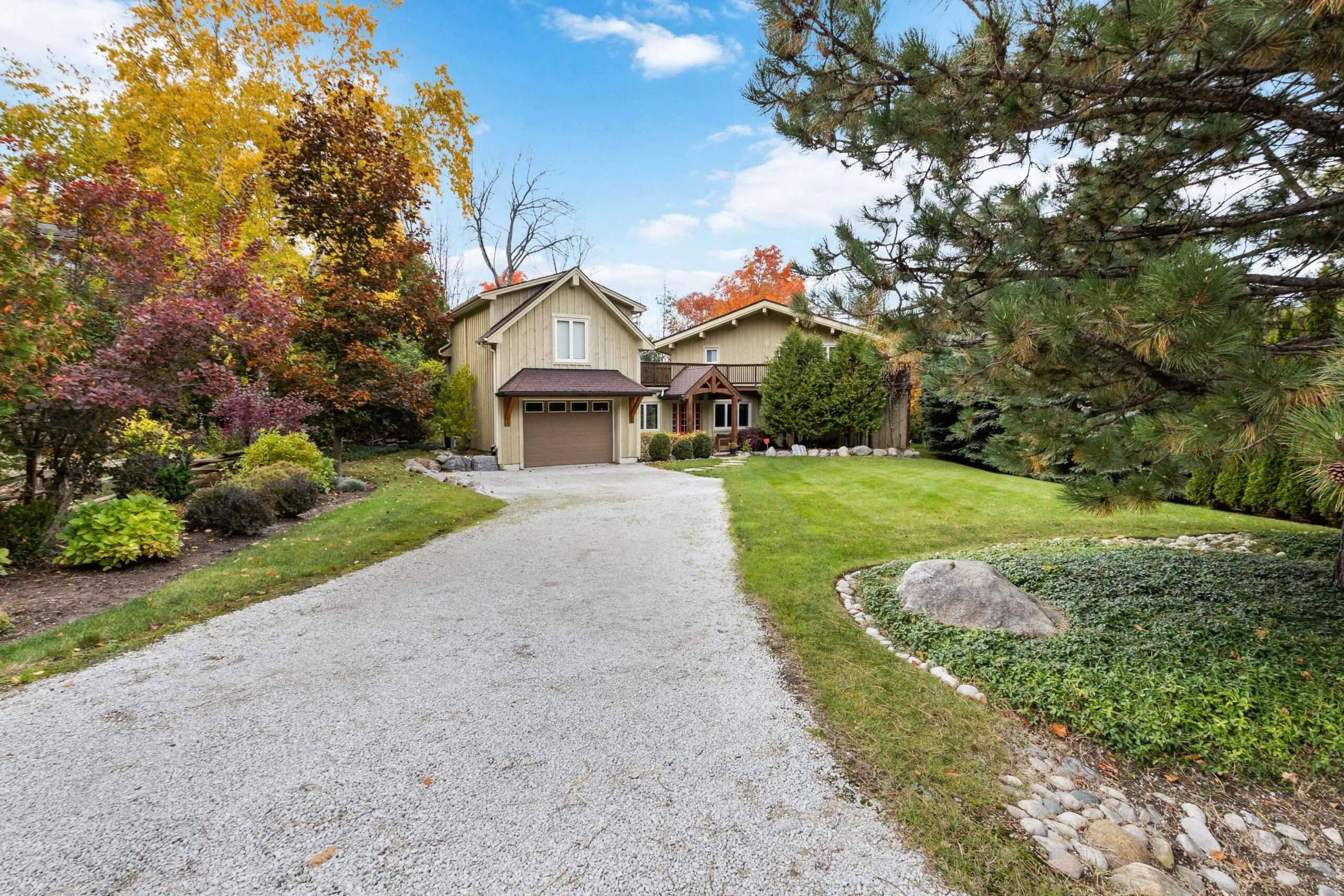 156 Chamonix CRES, Blue Mountains, ON L9Y 0S7