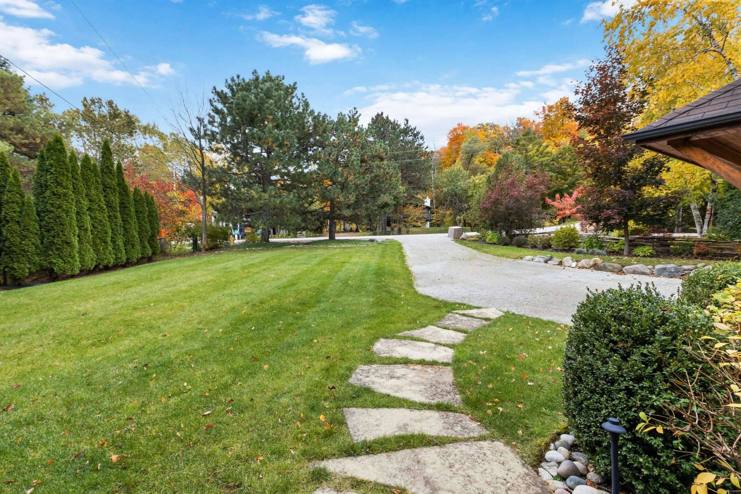 156 Chamonix CRES, Blue Mountains, ON L9Y 0S7