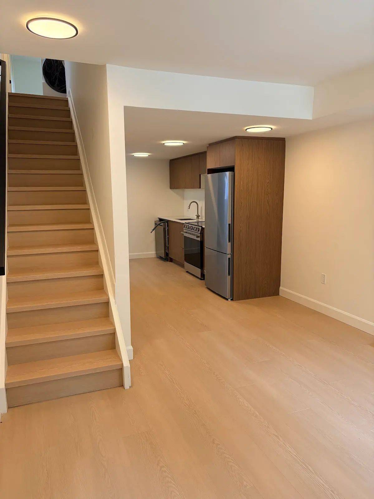 245 Bradford ST #B, Britannia - Lincoln Heights And Area, ON K2B 5Z5