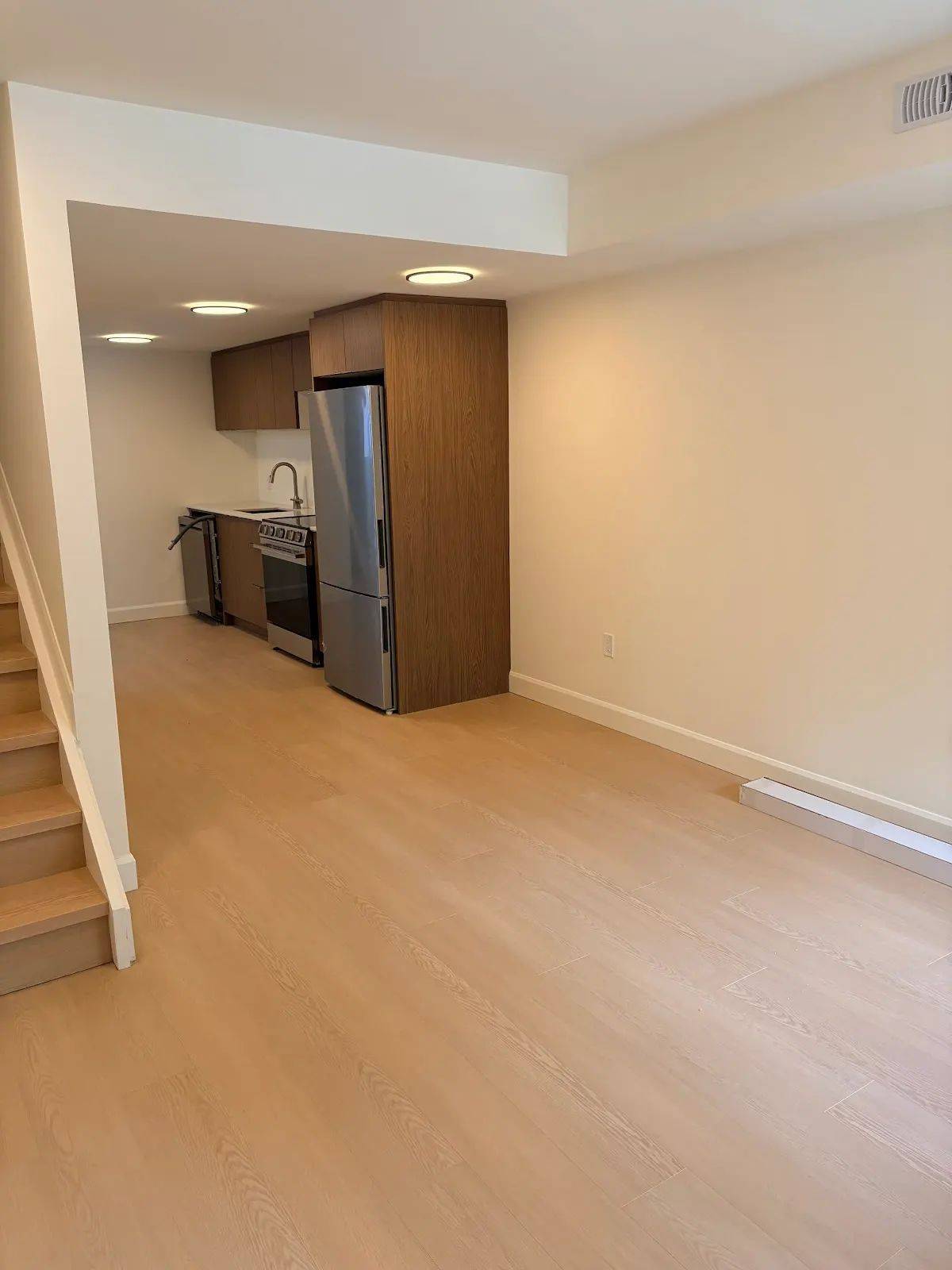 245 Bradford ST #B, Britannia - Lincoln Heights And Area, ON K2B 5Z5