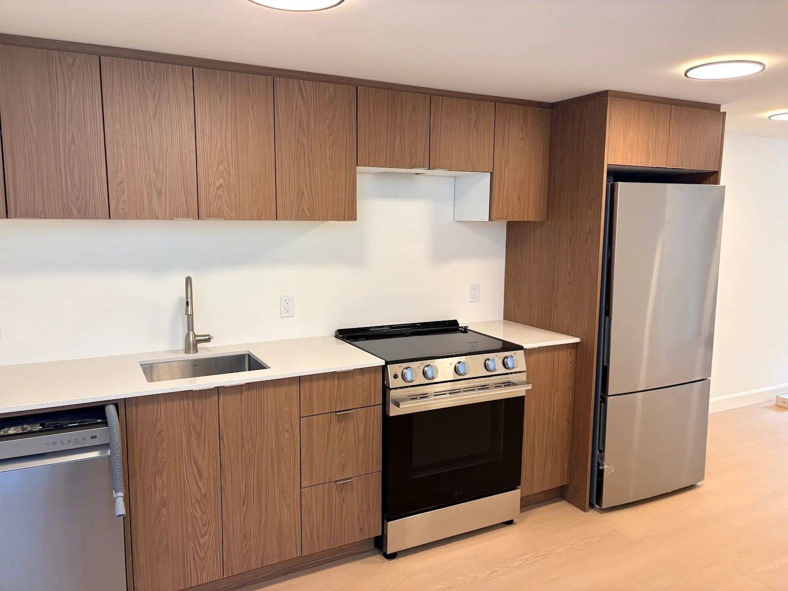 245 Bradford ST #B, Britannia - Lincoln Heights And Area, ON K2B 5Z5