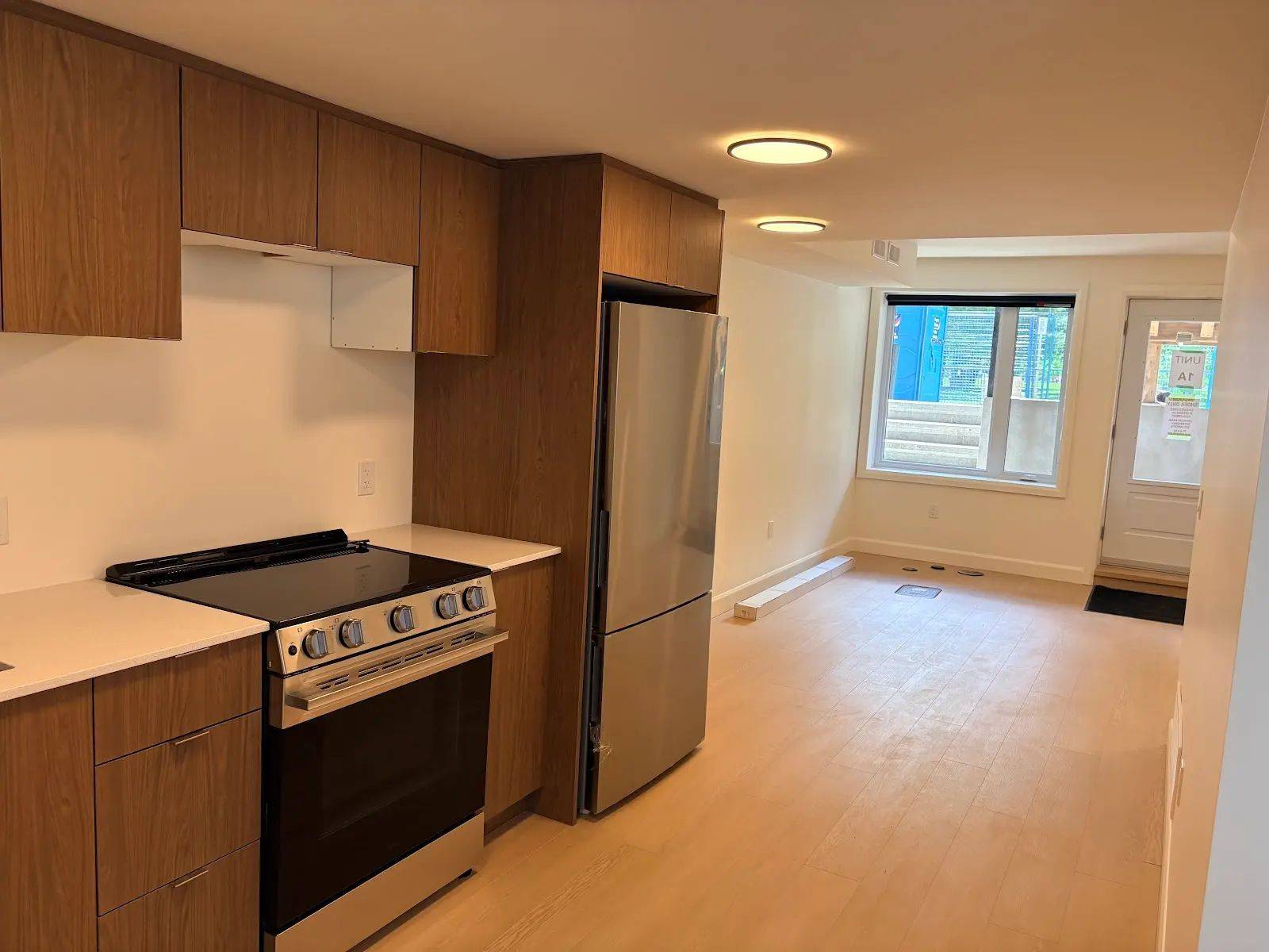 245 Bradford ST #B, Britannia - Lincoln Heights And Area, ON K2B 5Z5