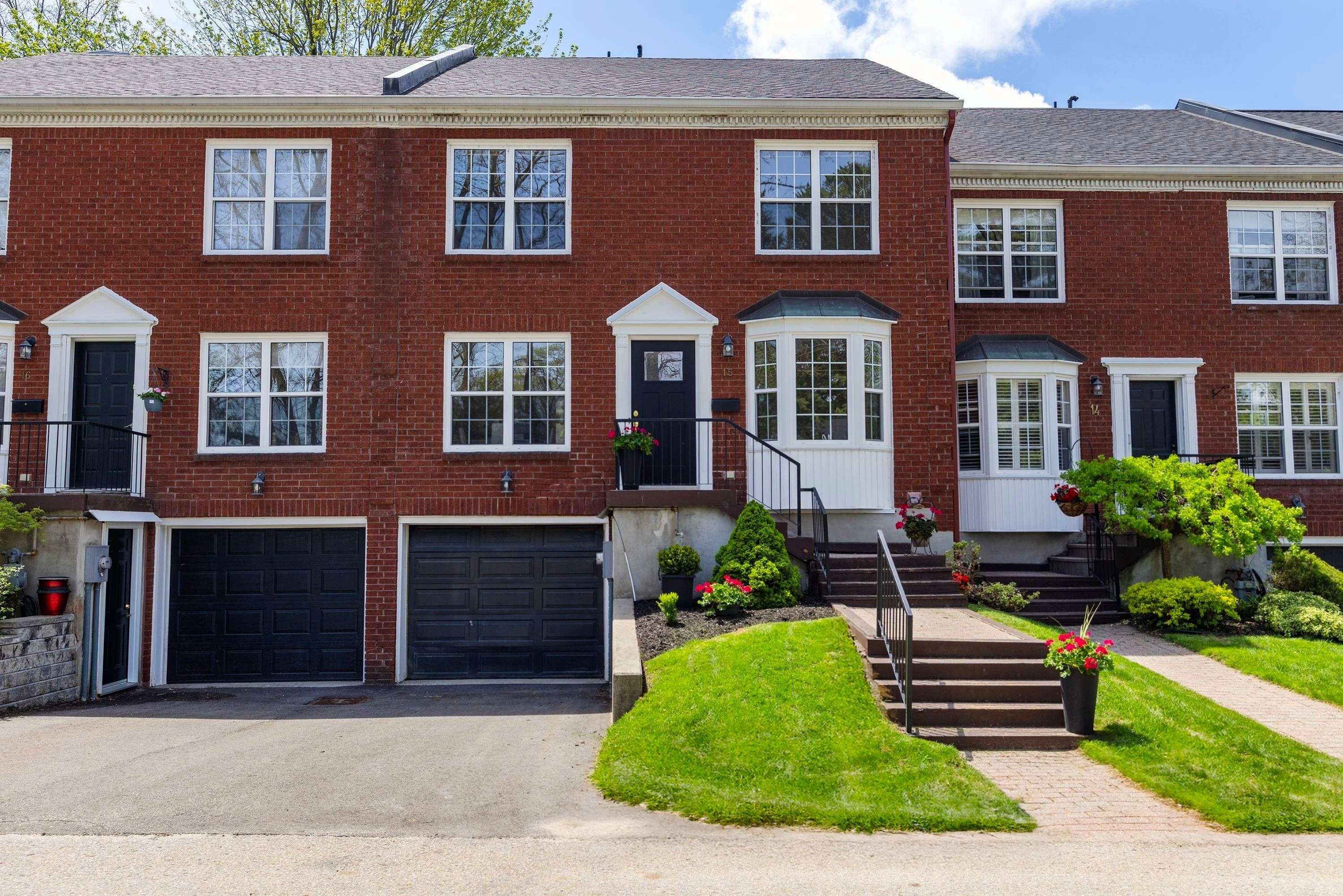 15 Country Club PL, Brockville, ON K6V 6T7