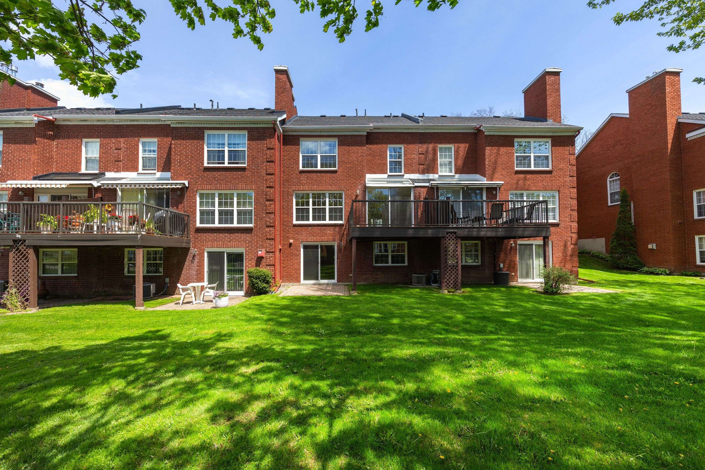 15 Country Club PL, Brockville, ON K6V 6T7