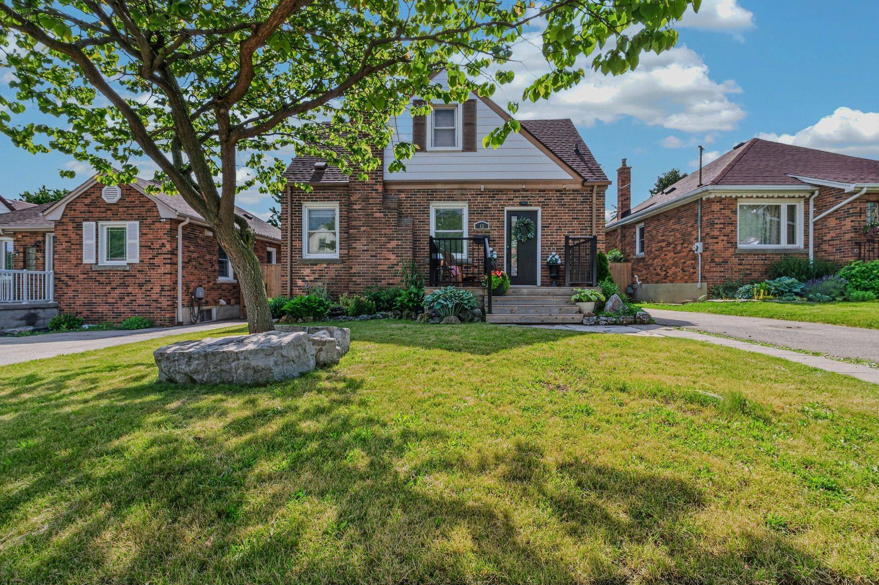 43 Woodbridge RD, Hamilton, ON L8K 3C8