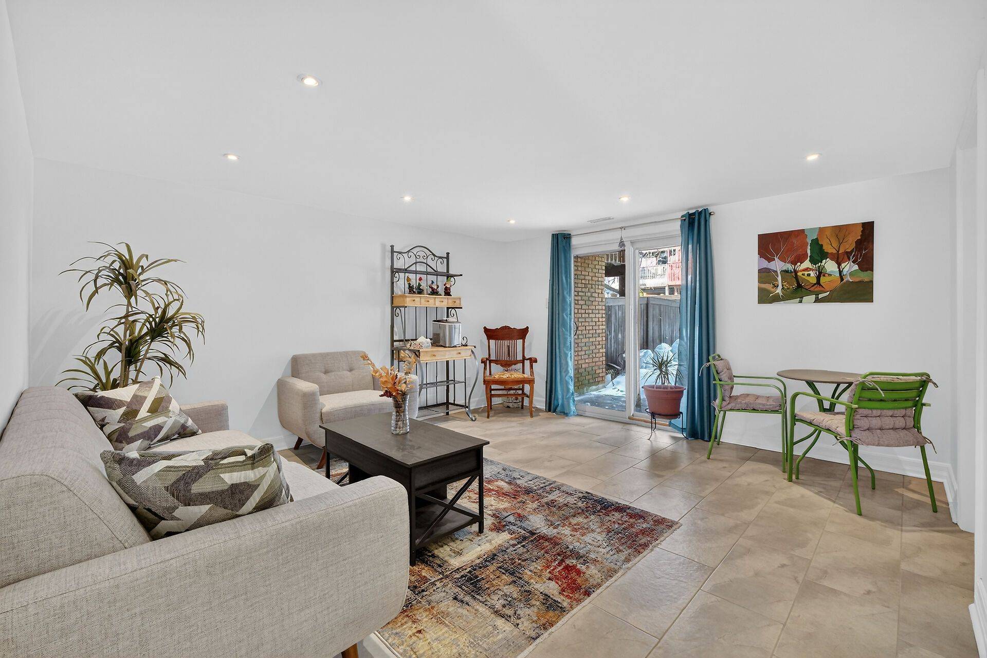 3 Birchdale AVE #D, Crystal Bay - Rocky Point - Bayshore, ON K2H 5A1