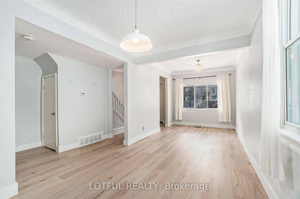 11 CHAMPAGNE AVE S, Dows Lake - Civic Hospital And Area, ON K1S 4P1