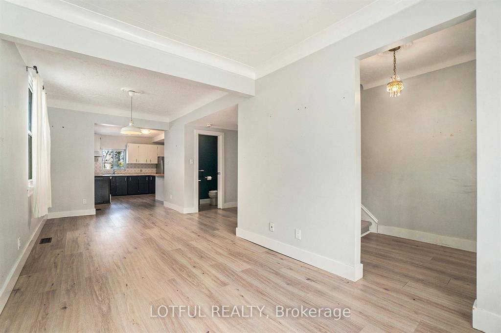 11 CHAMPAGNE AVE S, Dows Lake - Civic Hospital And Area, ON K1S 4P1