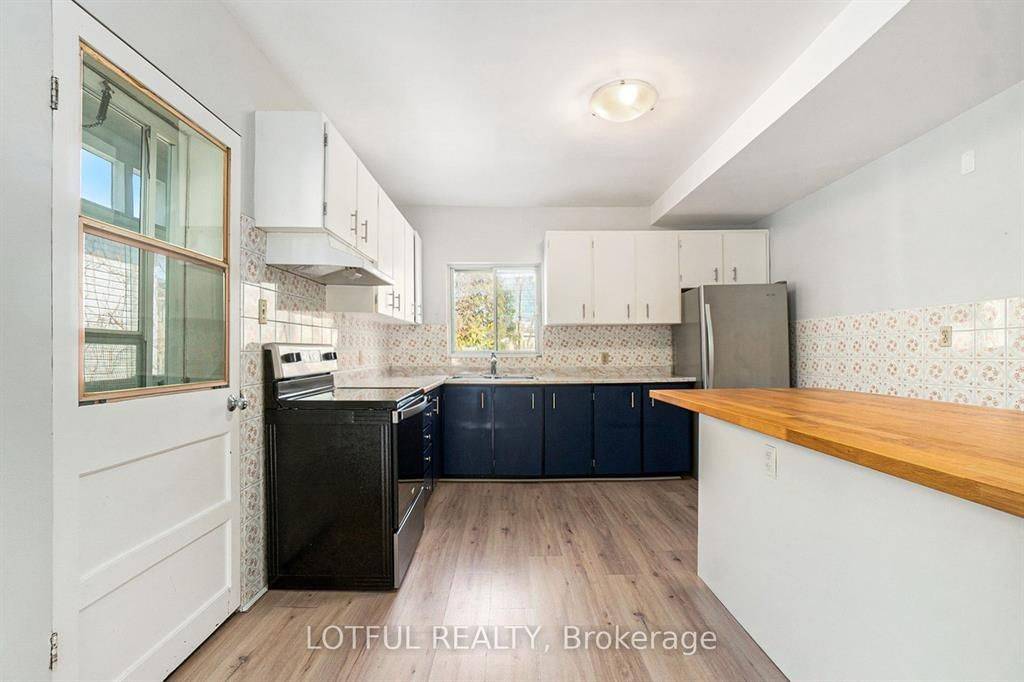 11 CHAMPAGNE AVE S, Dows Lake - Civic Hospital And Area, ON K1S 4P1