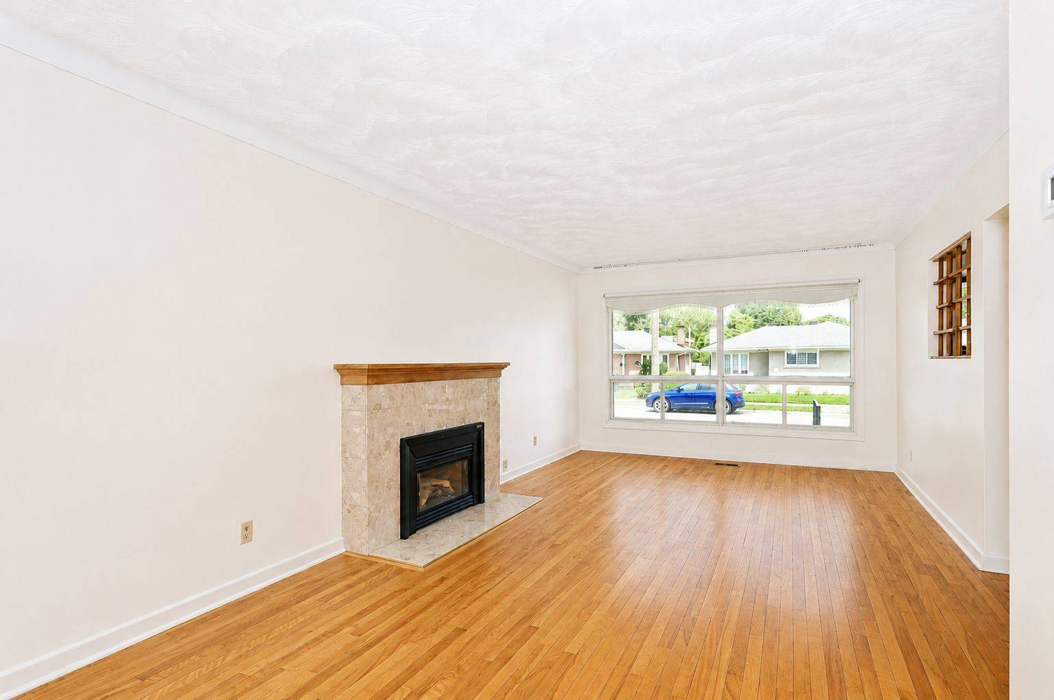 2148 Iris ST, Belair Park - Copeland Park And Area, ON K2C 1B3