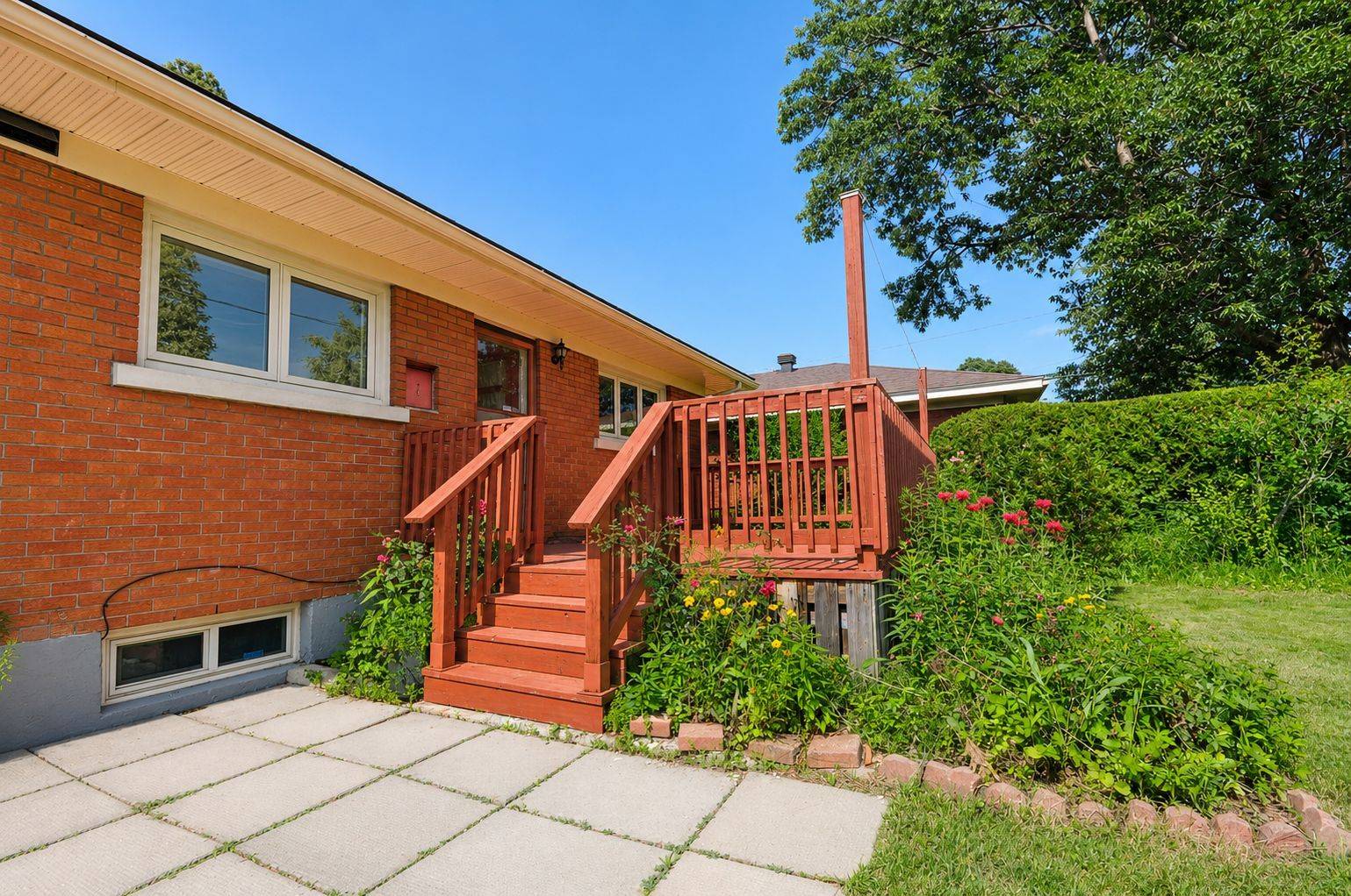 2148 Iris ST, Belair Park - Copeland Park And Area, ON K2C 1B3