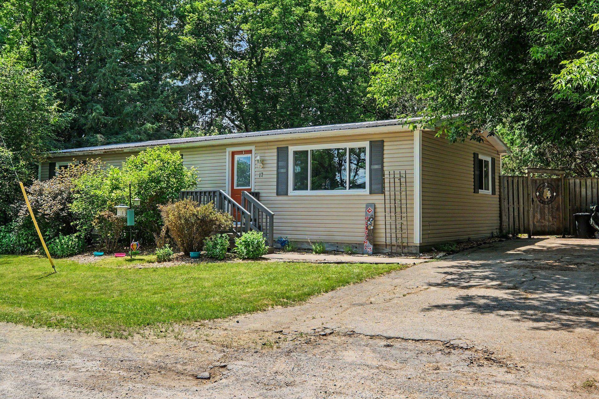 17 Cassell LN, Rideau Lakes, ON K7A 4S5
