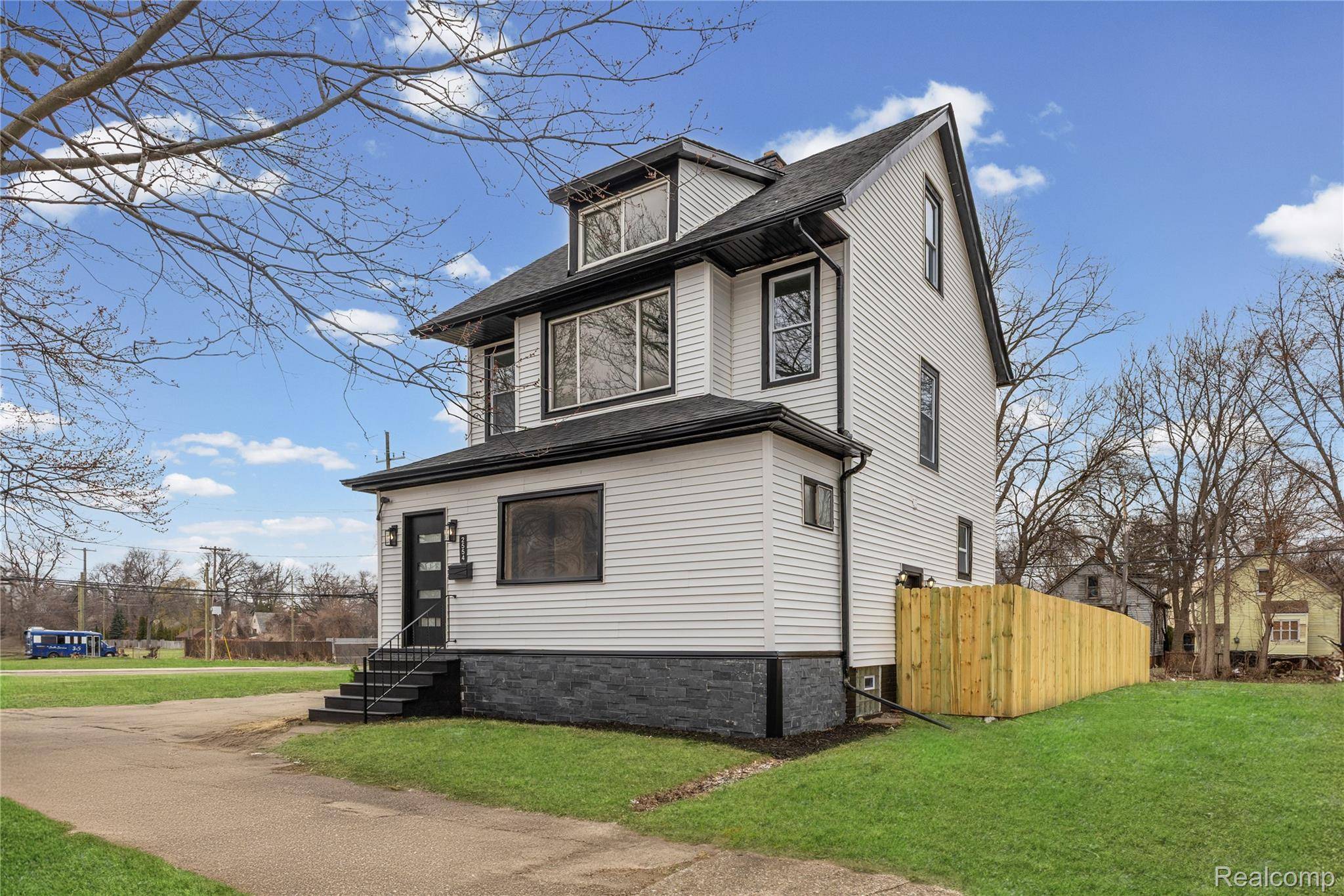 2554 Parker ST, Detroit, MI 48214