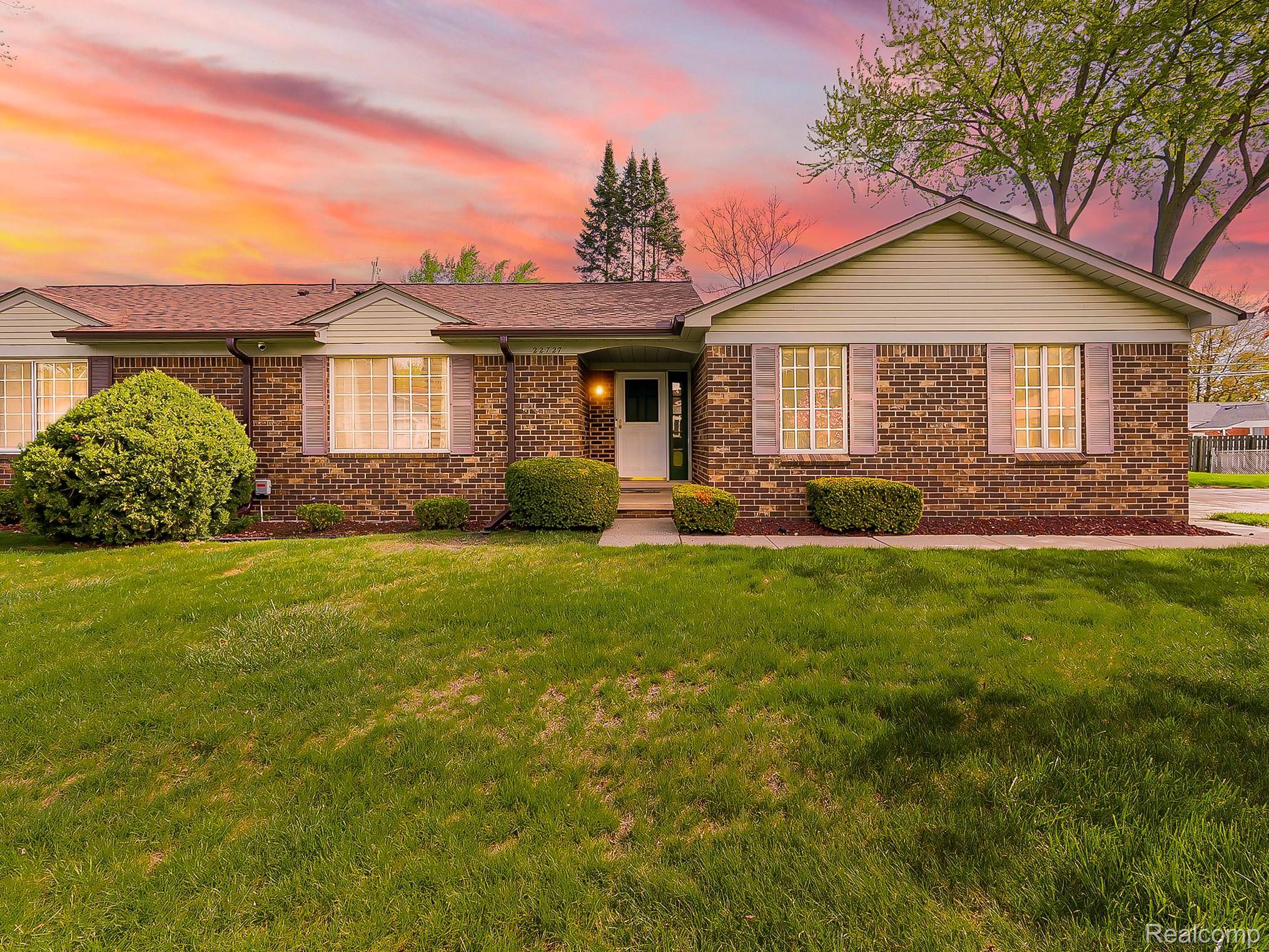 22727 Shoreview CT, St. Clair Shores, MI 48082