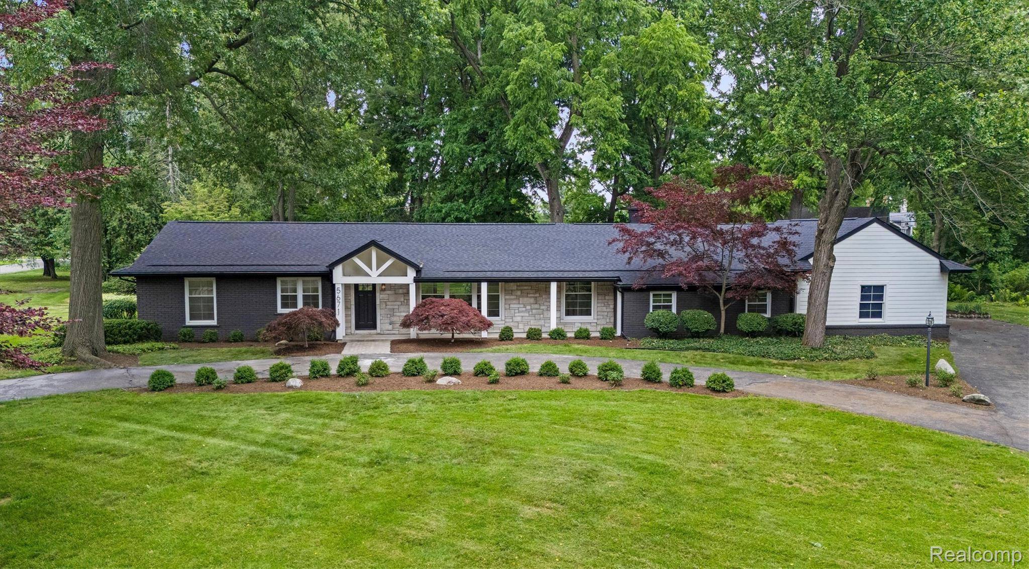 5671 Shadow LN, Bloomfield Hills, MI 48302
