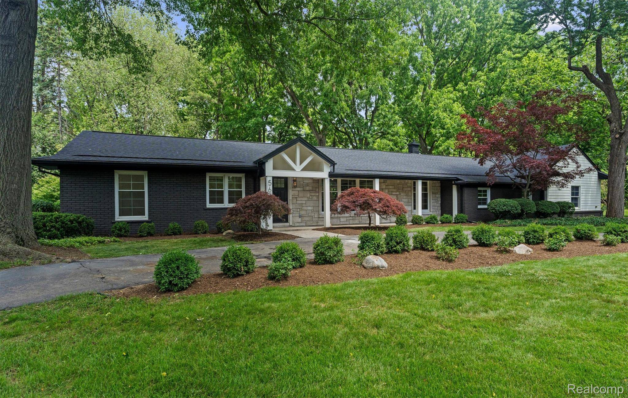 5671 Shadow LN, Bloomfield Hills, MI 48302