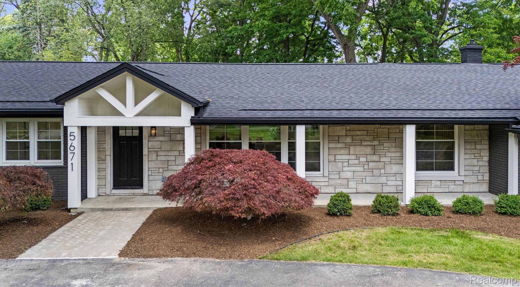 5671 Shadow LN, Bloomfield Hills, MI 48302