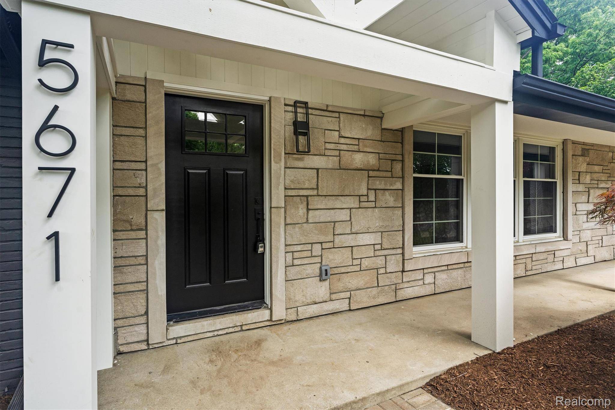 5671 Shadow LN, Bloomfield Hills, MI 48302