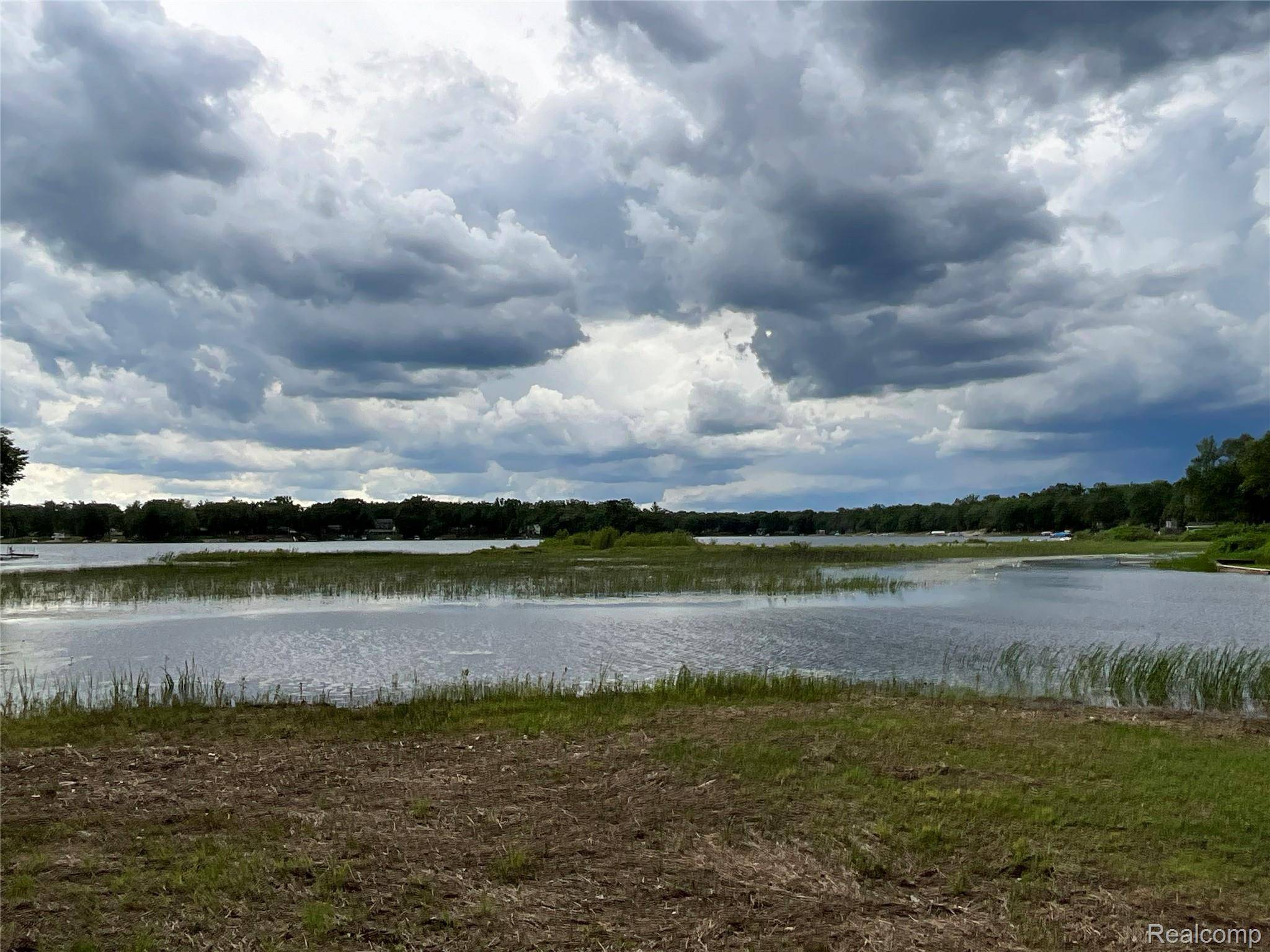 2192 Lake RD S, Plainfield Township, MI 48748