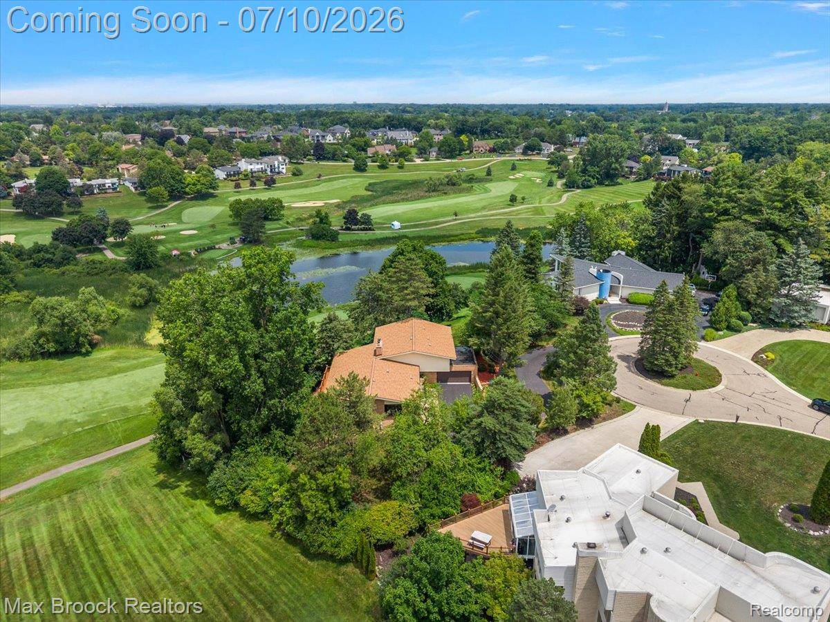 1808 Moors CT, Bloomfield Hills, MI 48302