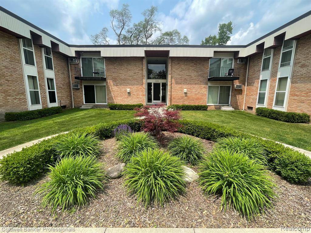 4200 Rochester RD #106, Royal Oak, MI 48073
