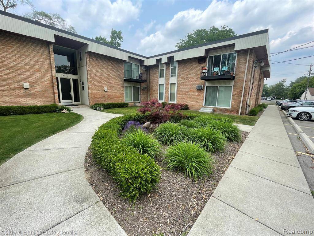 4200 Rochester RD #106, Royal Oak, MI 48073