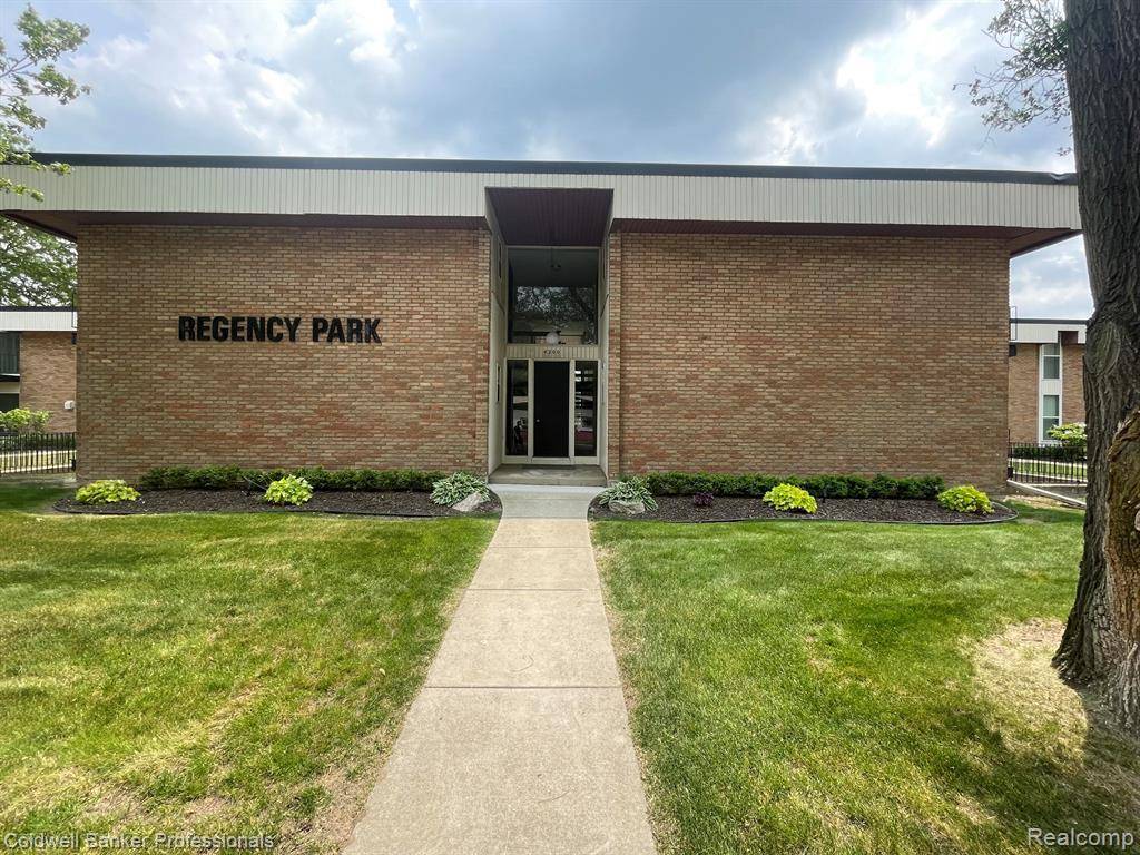 4200 Rochester RD #106, Royal Oak, MI 48073