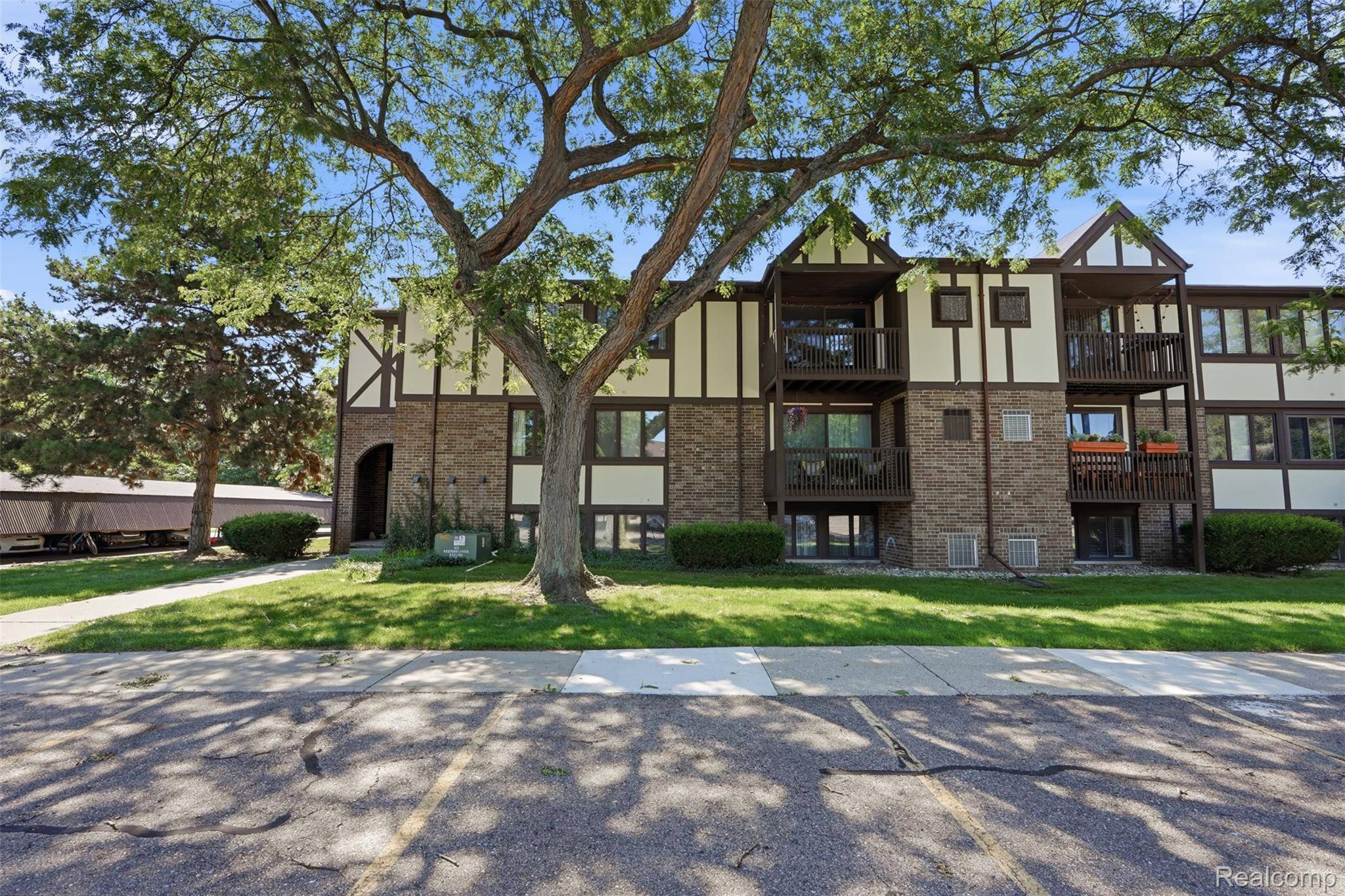 6160 Innkeepers CT #69, Meridian Charter Township, MI 48823