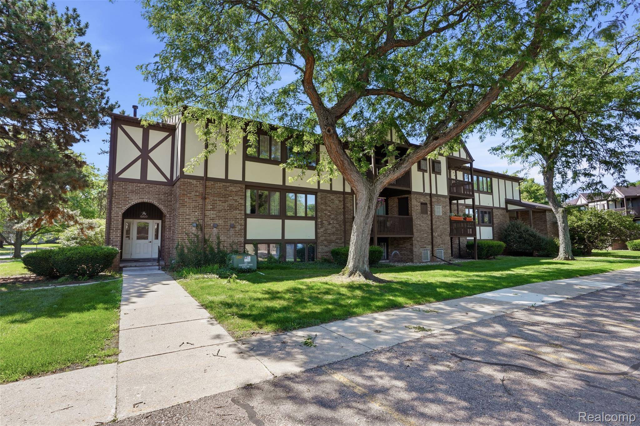 6160 Innkeepers CT #69, Meridian Charter Township, MI 48823